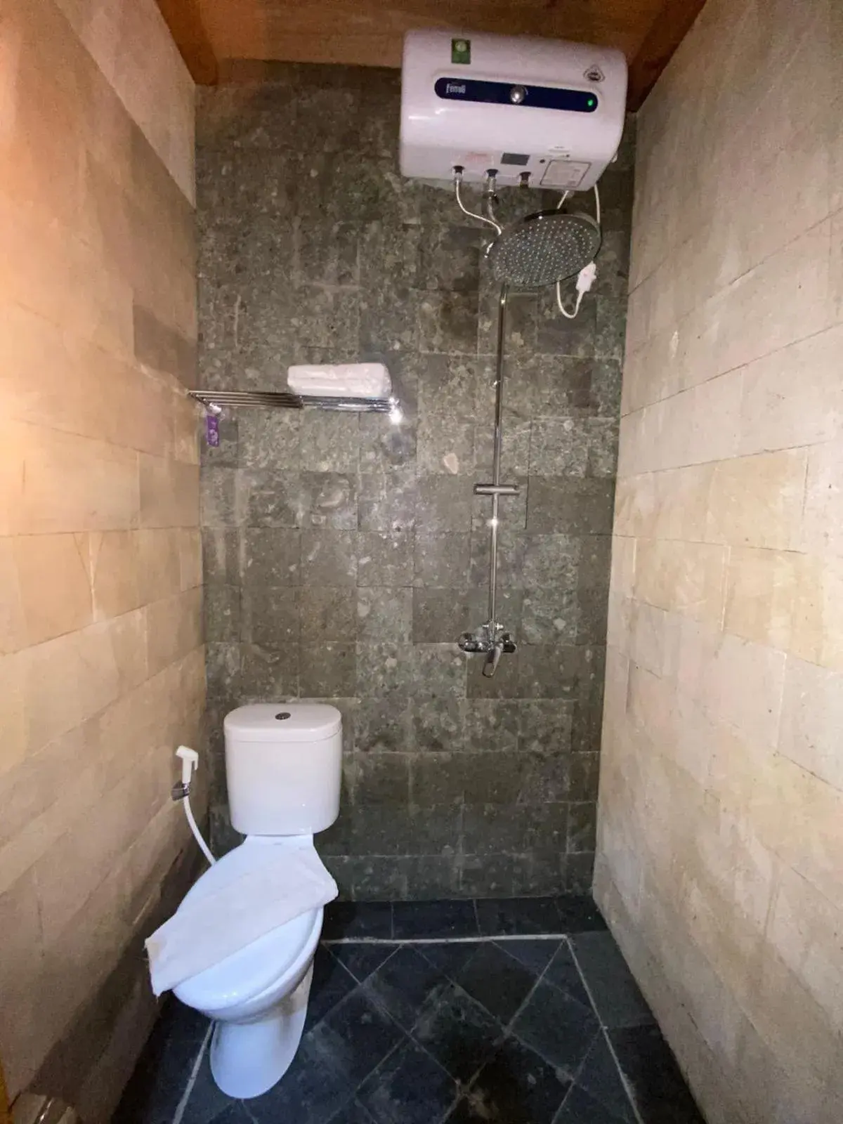 Bathroom in Hotel Puri Garden