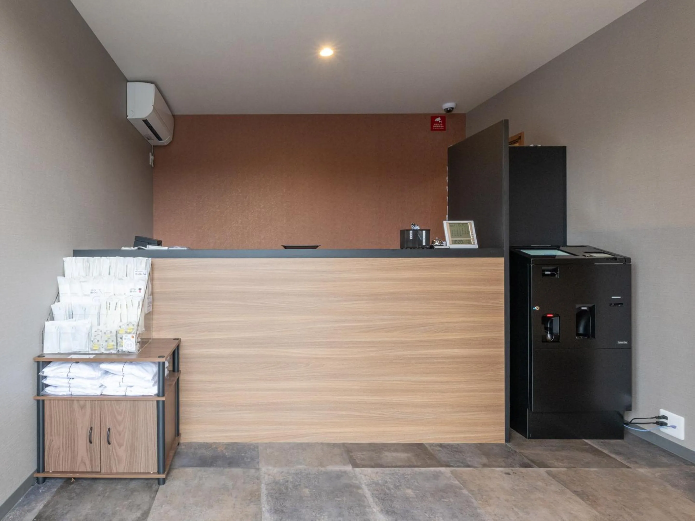 Lobby or reception in HOTEL R9 The Yard Sakai