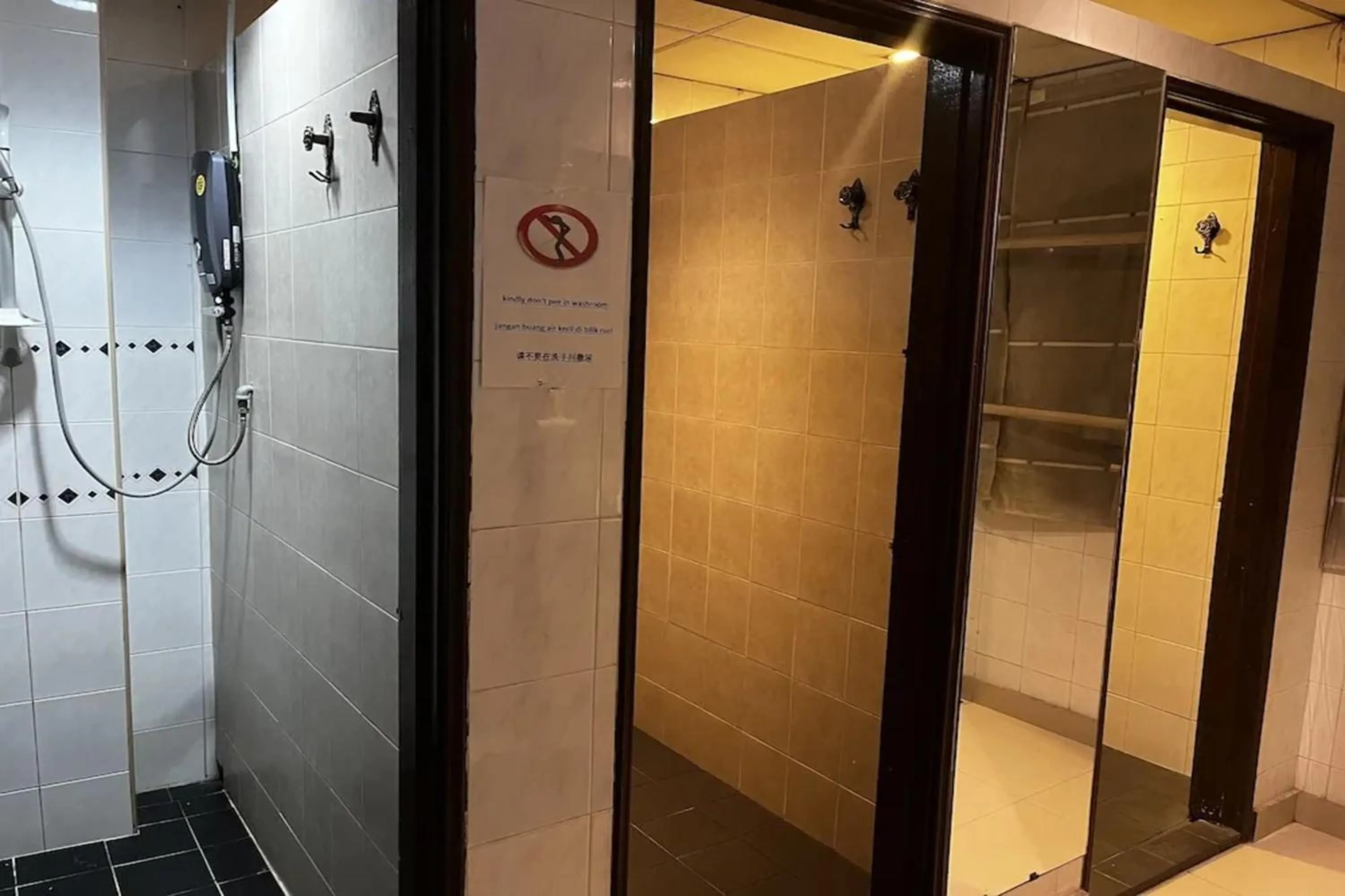 Bathroom in Hotel O Senja Hostel Chinatown