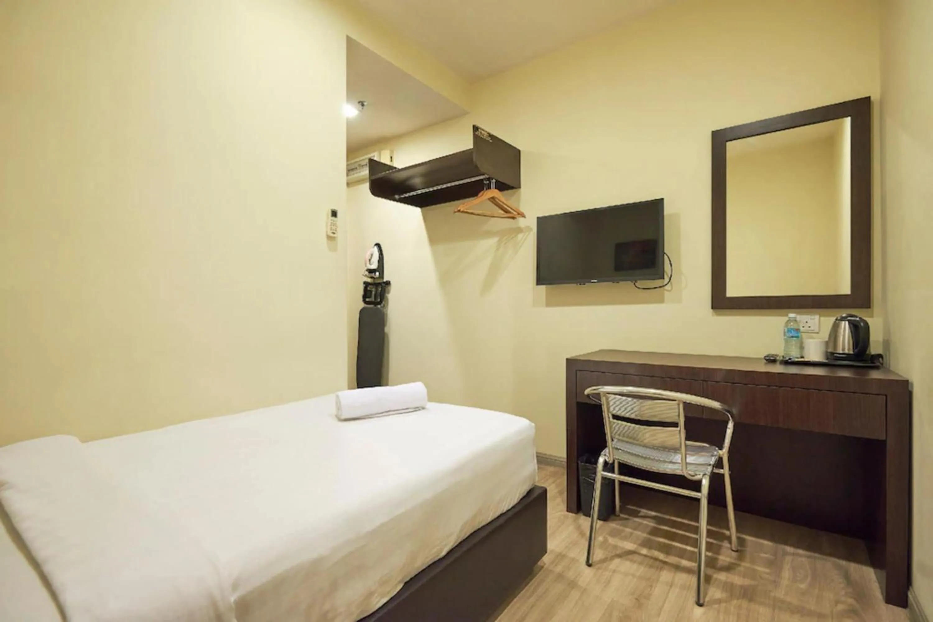 Bedroom, Bed in Hotel O Senja Hostel Chinatown