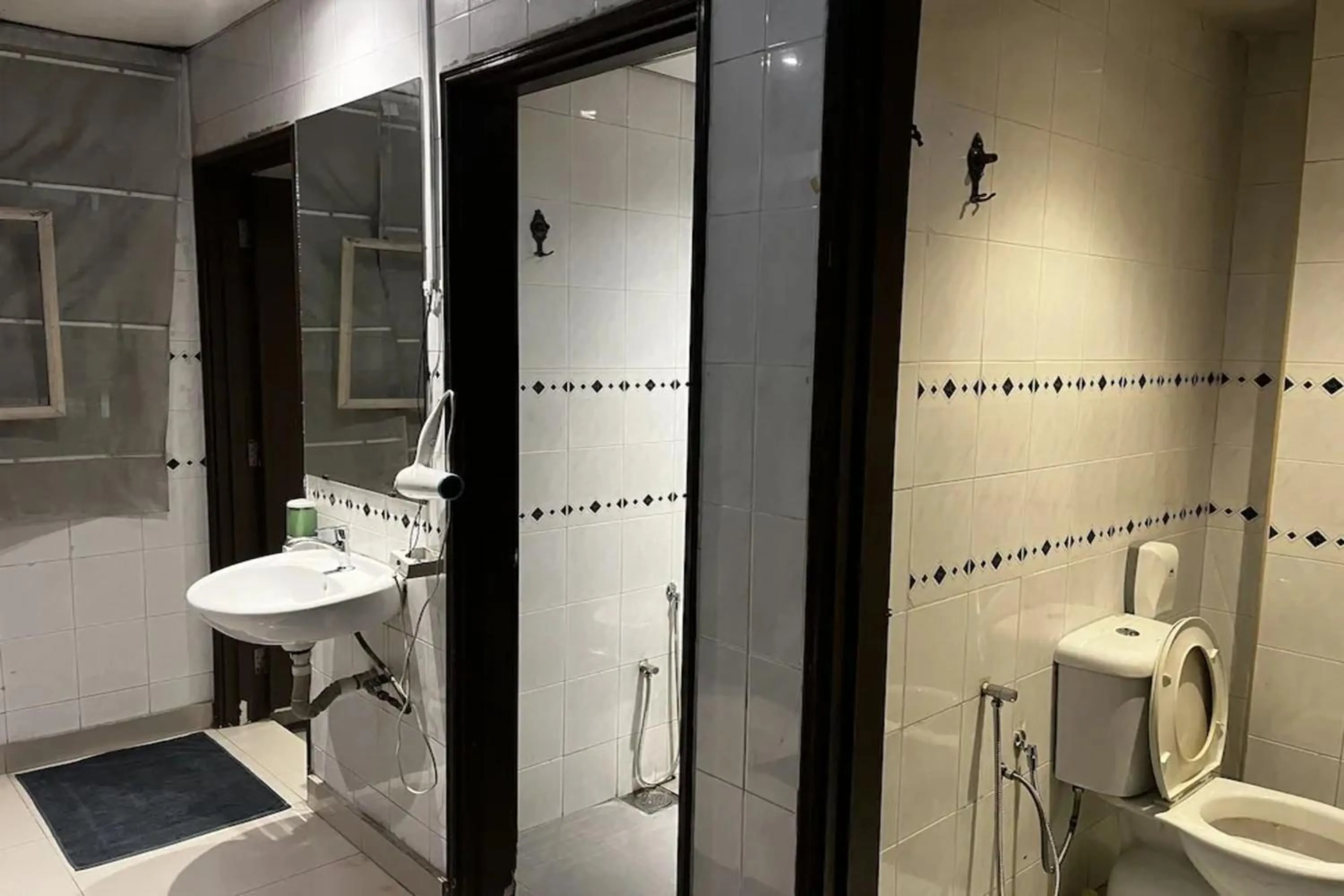 Bathroom in Hotel O Senja Hostel Chinatown