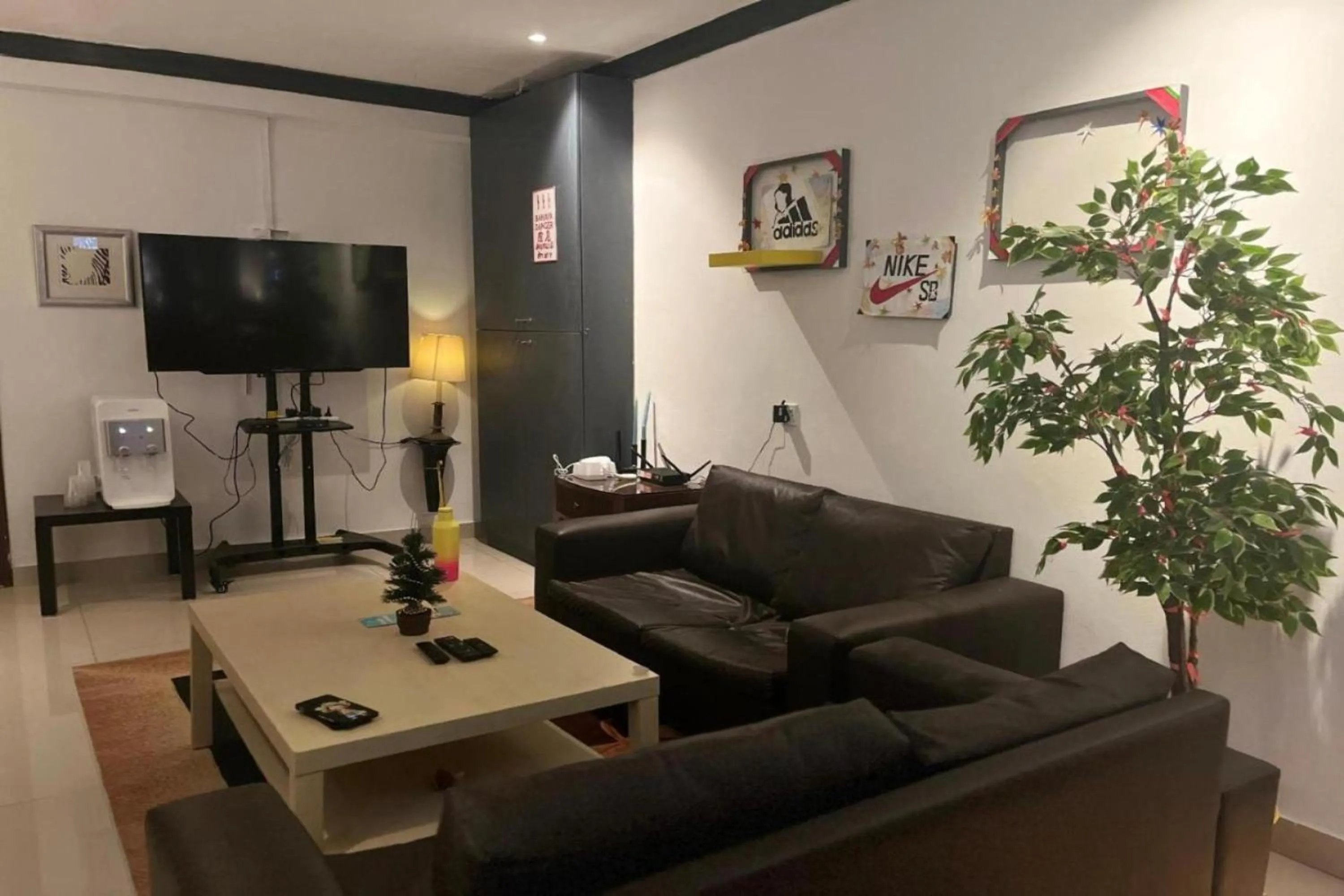 Seating area in Hotel O Senja Hostel Chinatown