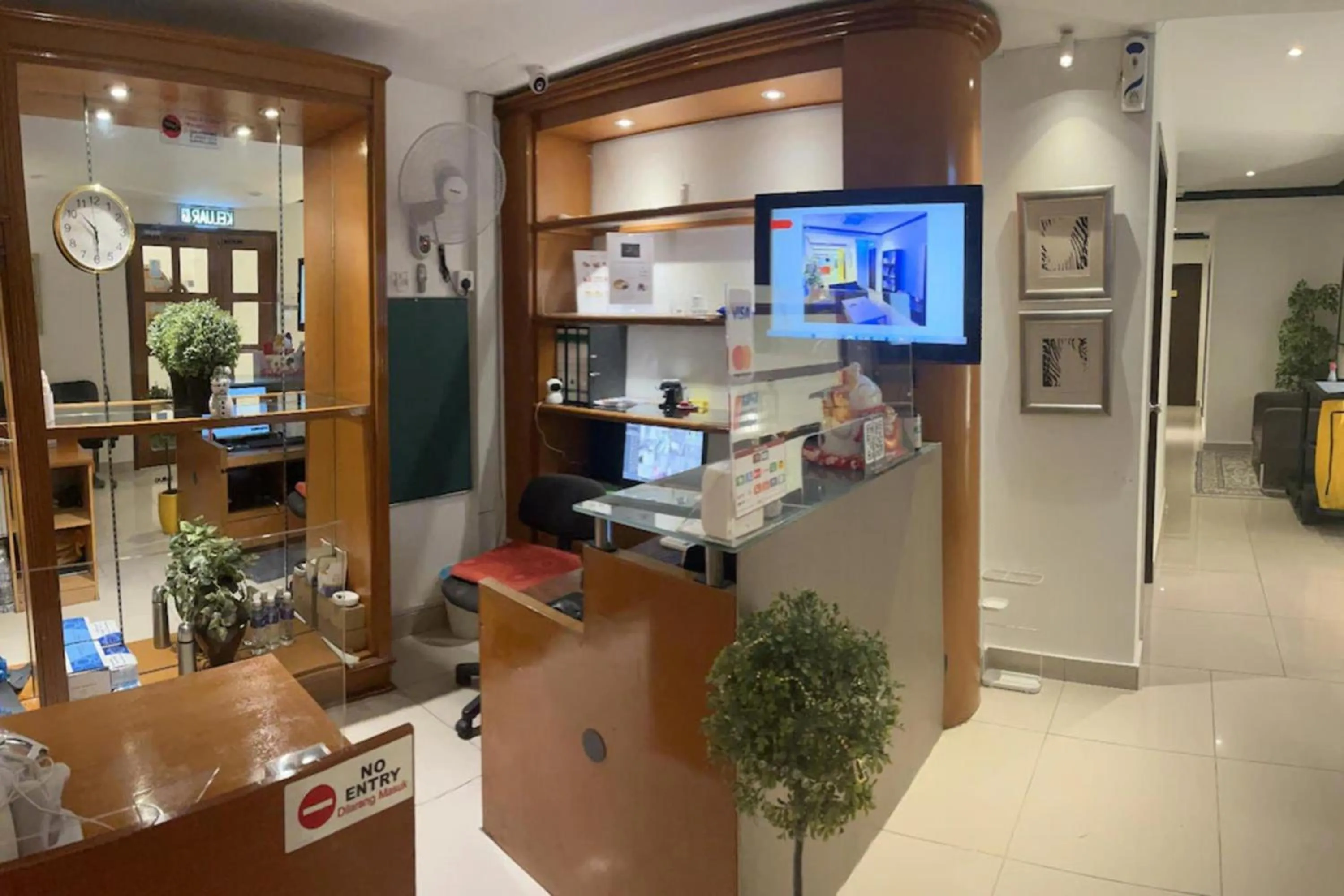 Lobby or reception in Hotel O Senja Hostel Chinatown