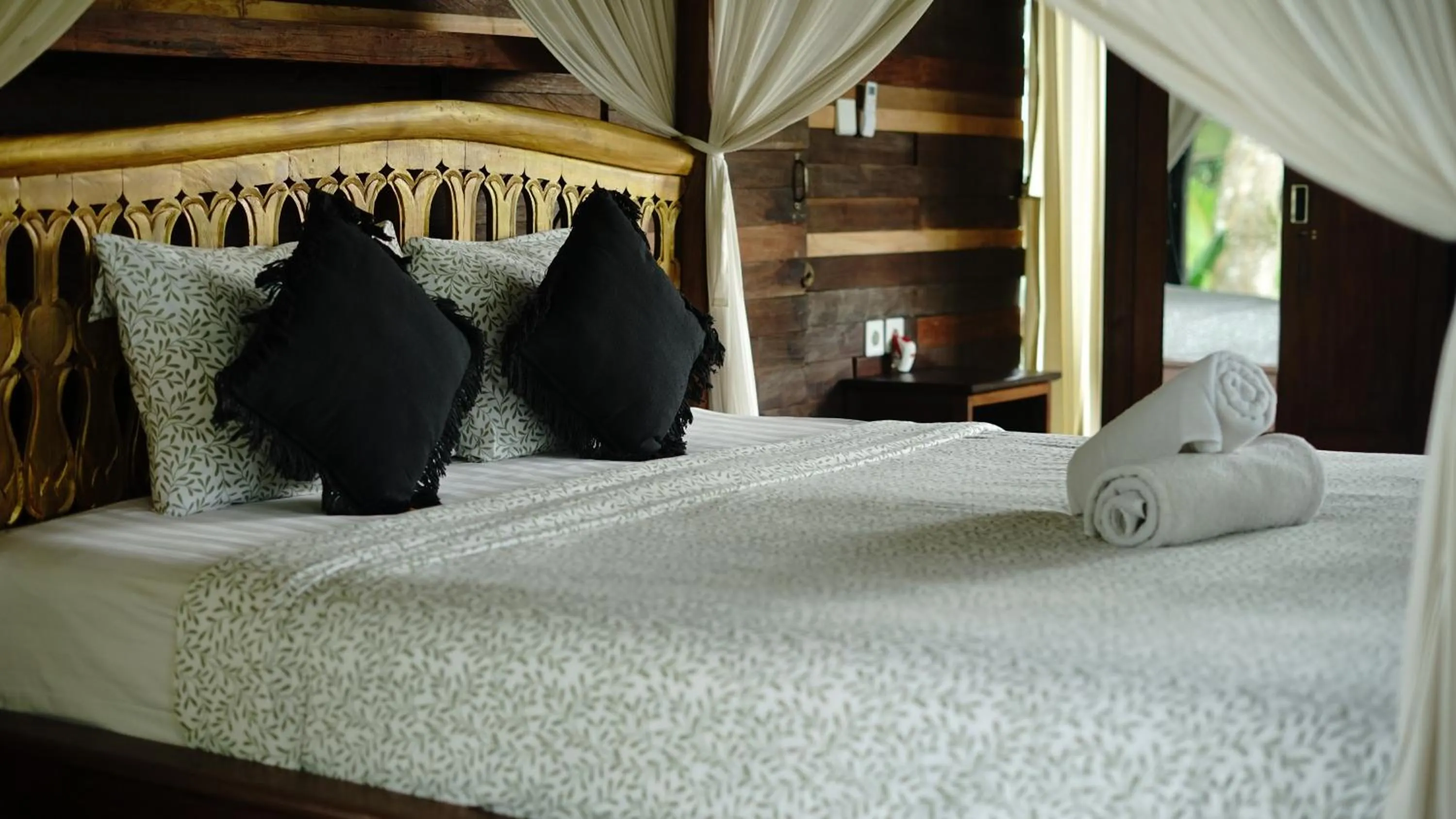 Bedroom, Bed in Green Tree House Villa Ubud