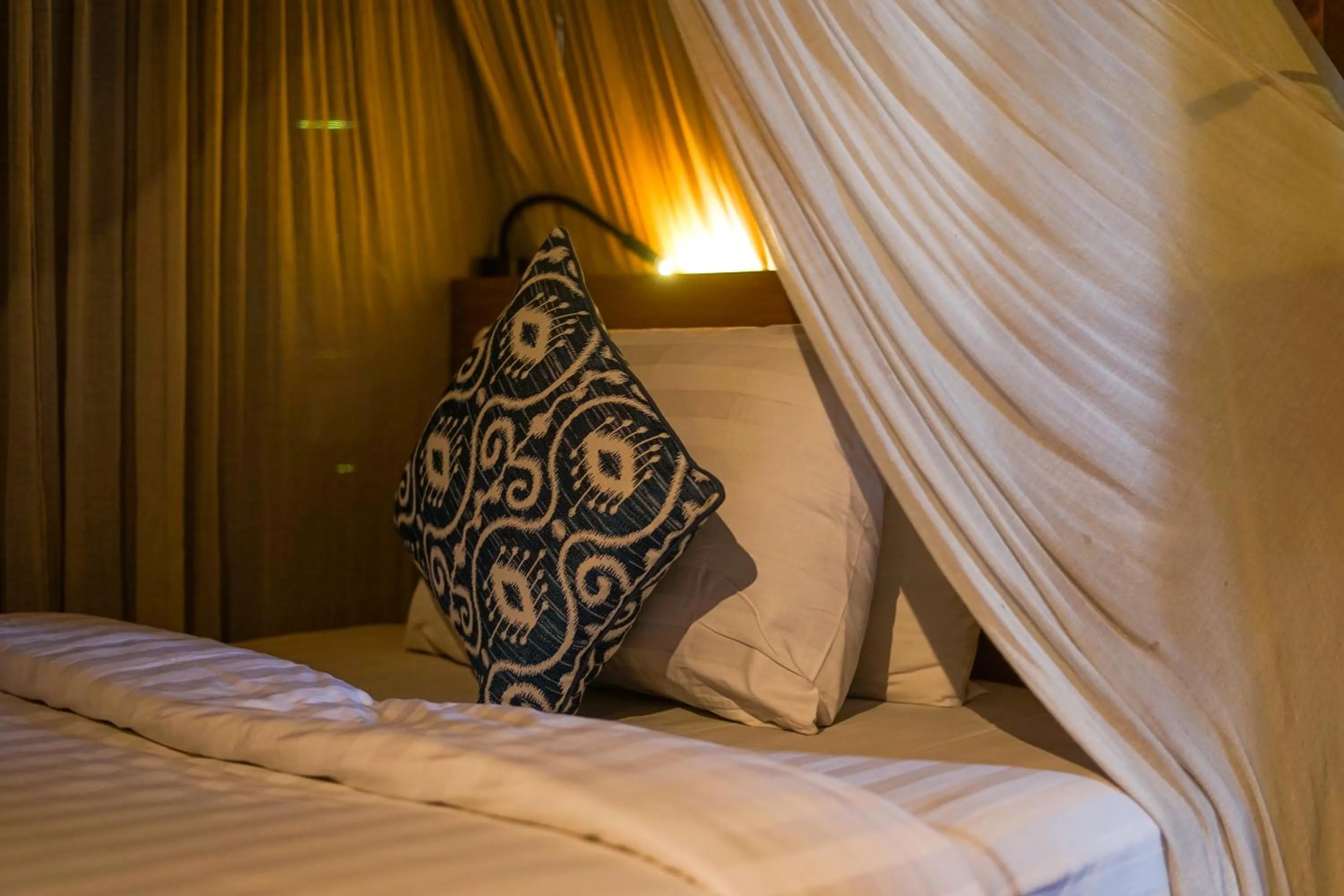 Bed in Green Tree House Villa Ubud