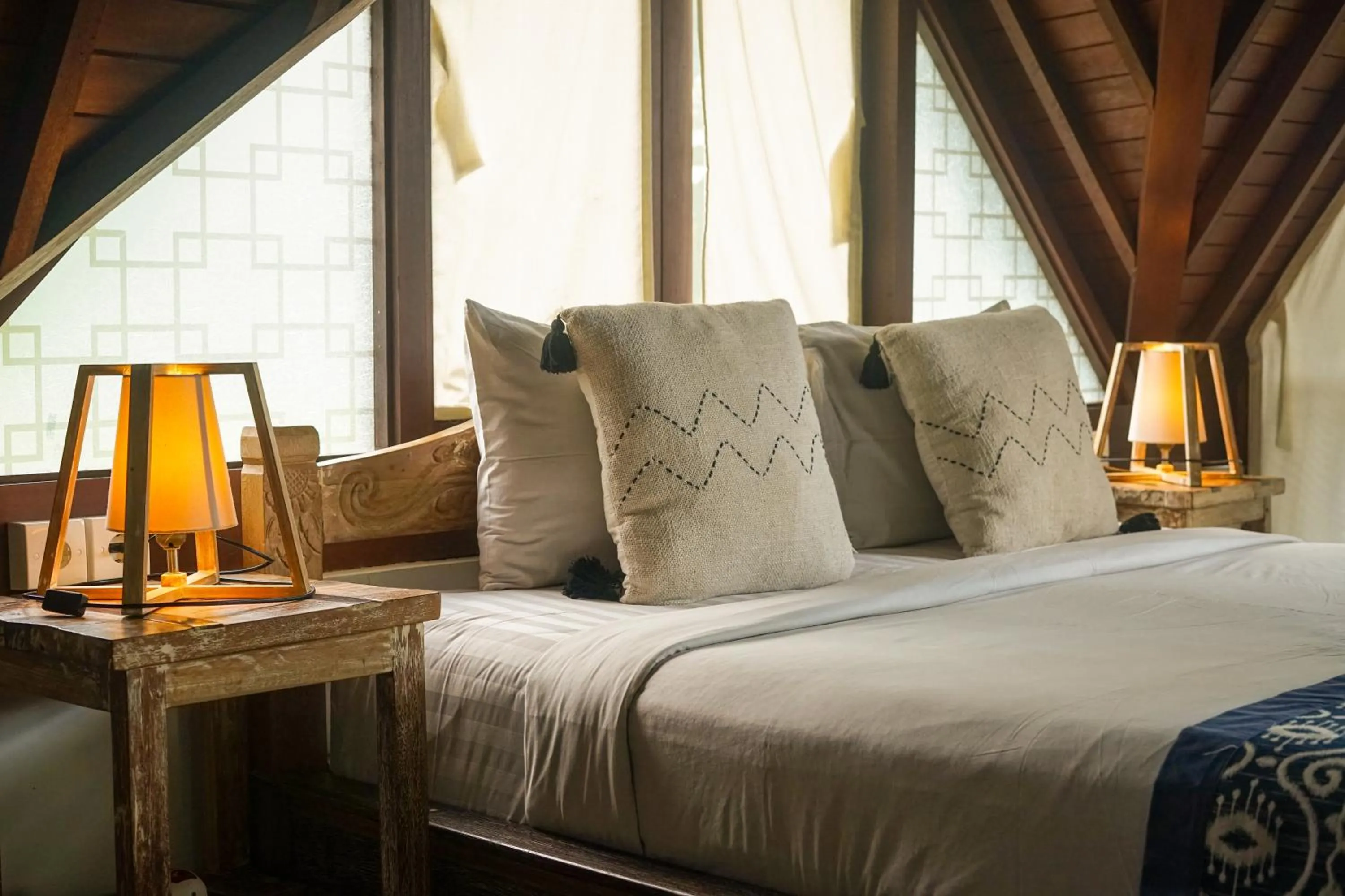 Bed in Green Tree House Villa Ubud