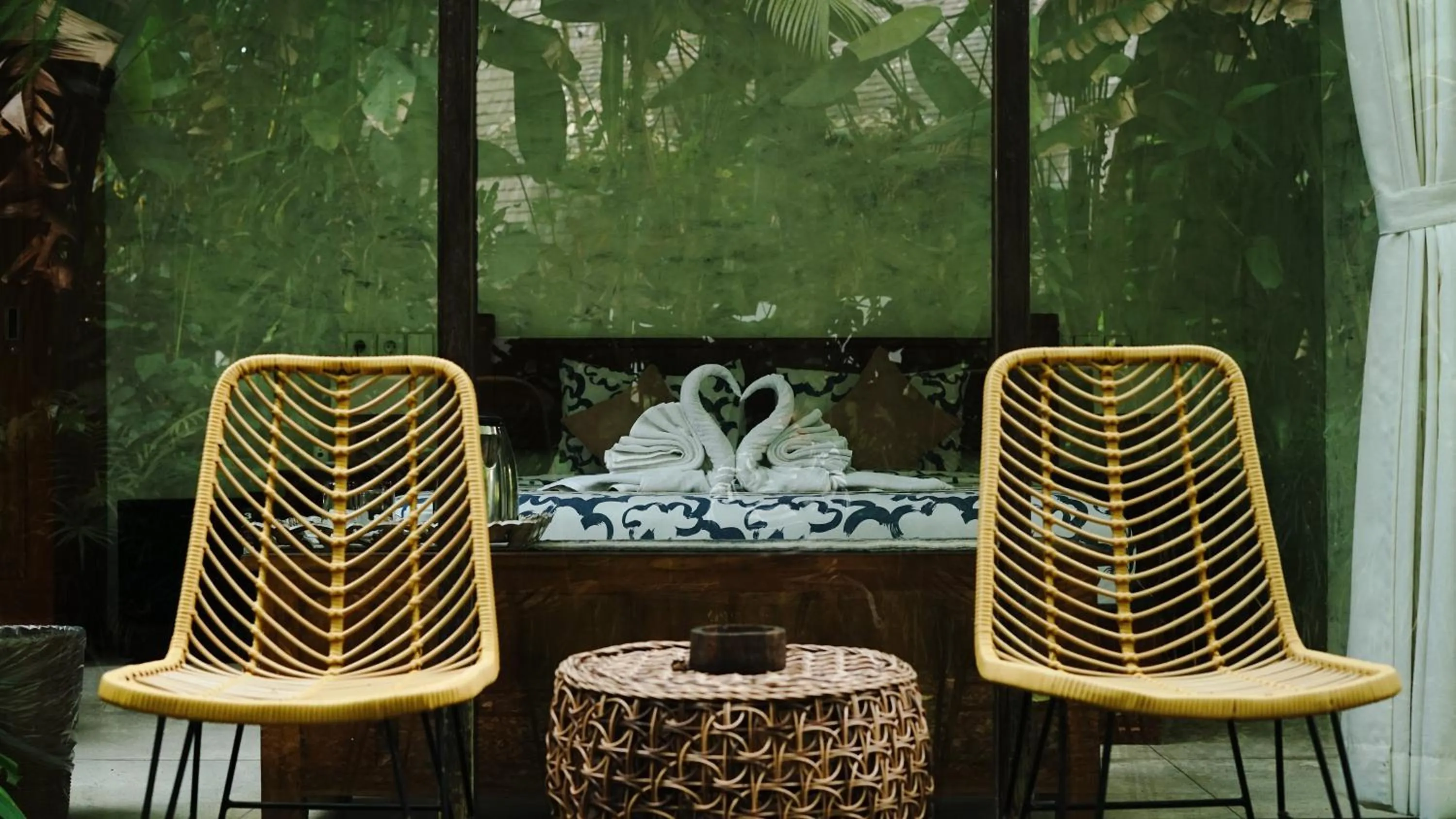 Seating area in Green Tree House Villa Ubud