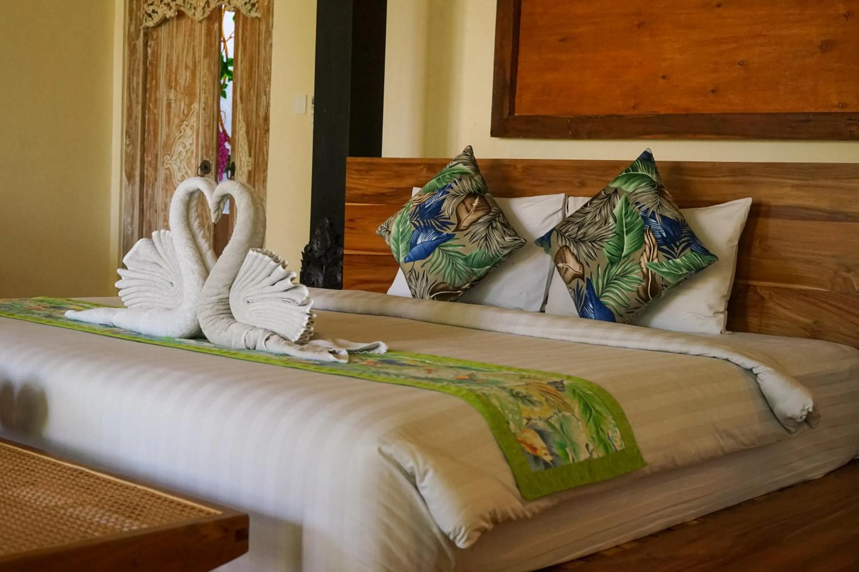 Bed in Green Tree House Villa Ubud