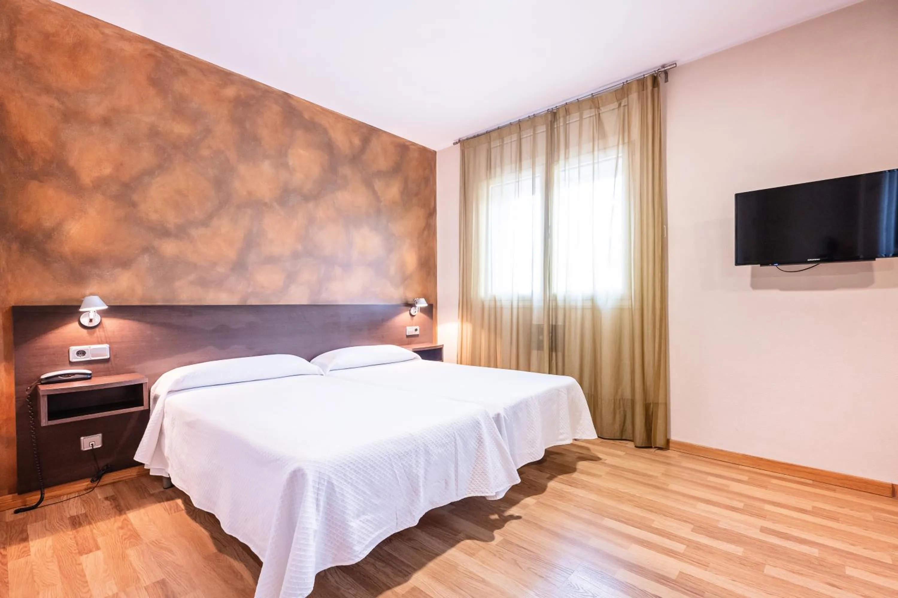 Bed in Hotel La Perla D'Olot