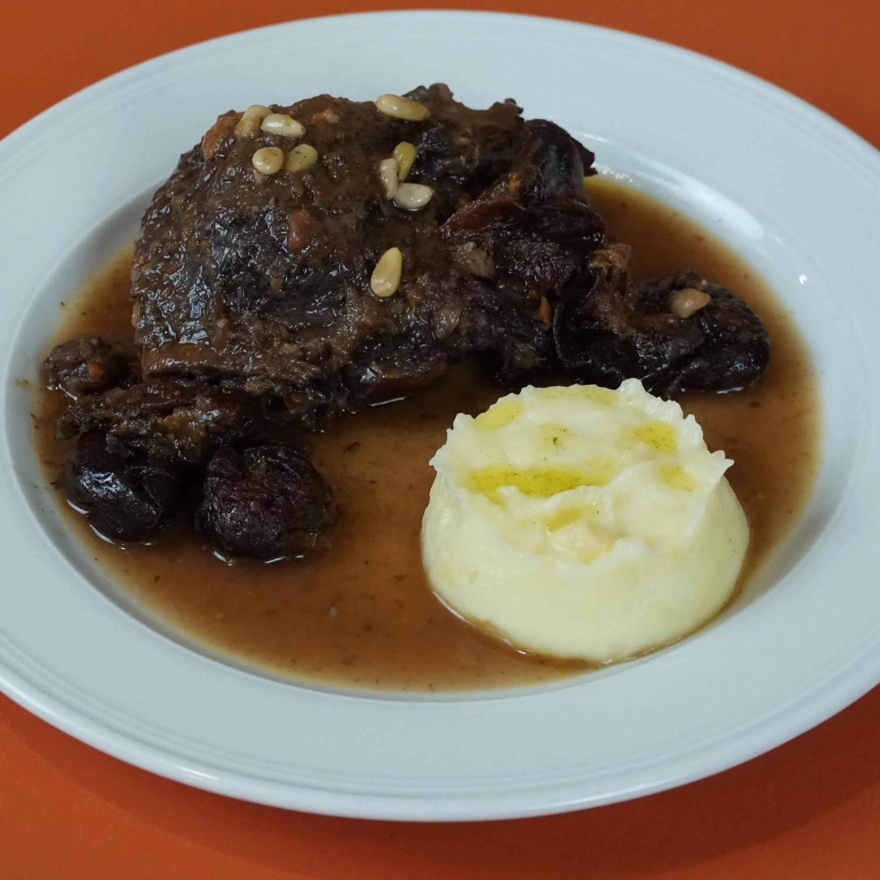 Restaurant/places to eat in Hotel La Perla D'Olot