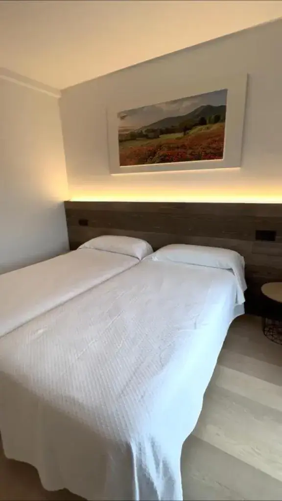 Junior Suite (2 Adults + 2 Children) in Hotel La Perla D'Olot Junior Suite (2 Adults + 2 Children) in Hotel La Perla D'Olot