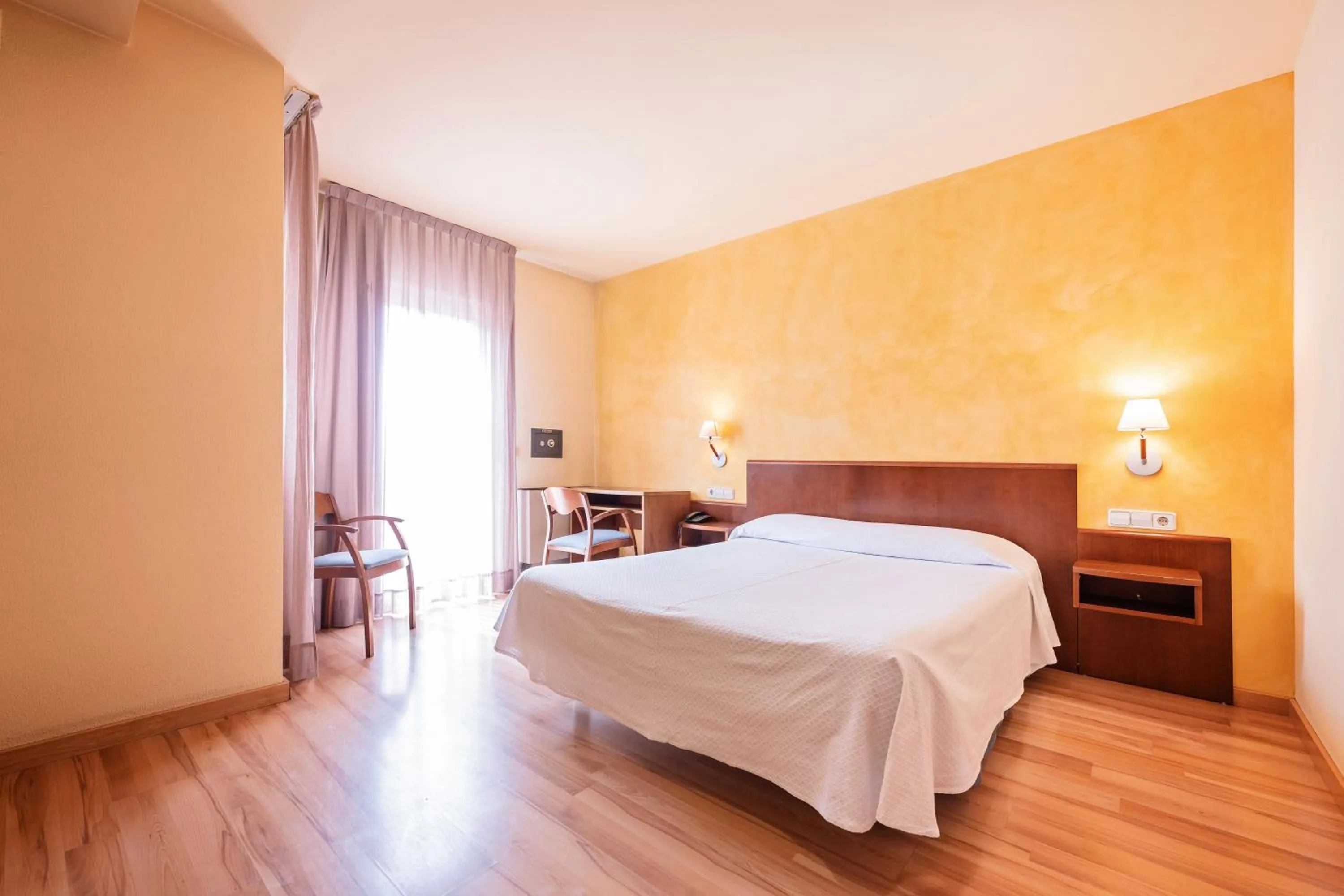 Bed in Hotel La Perla D'Olot