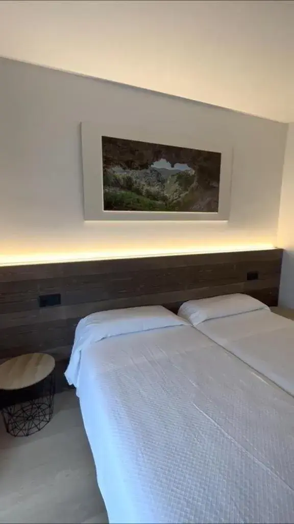 Bedroom, Bed in Hotel La Perla D'Olot Bedroom, Bed in Hotel La Perla D'Olot