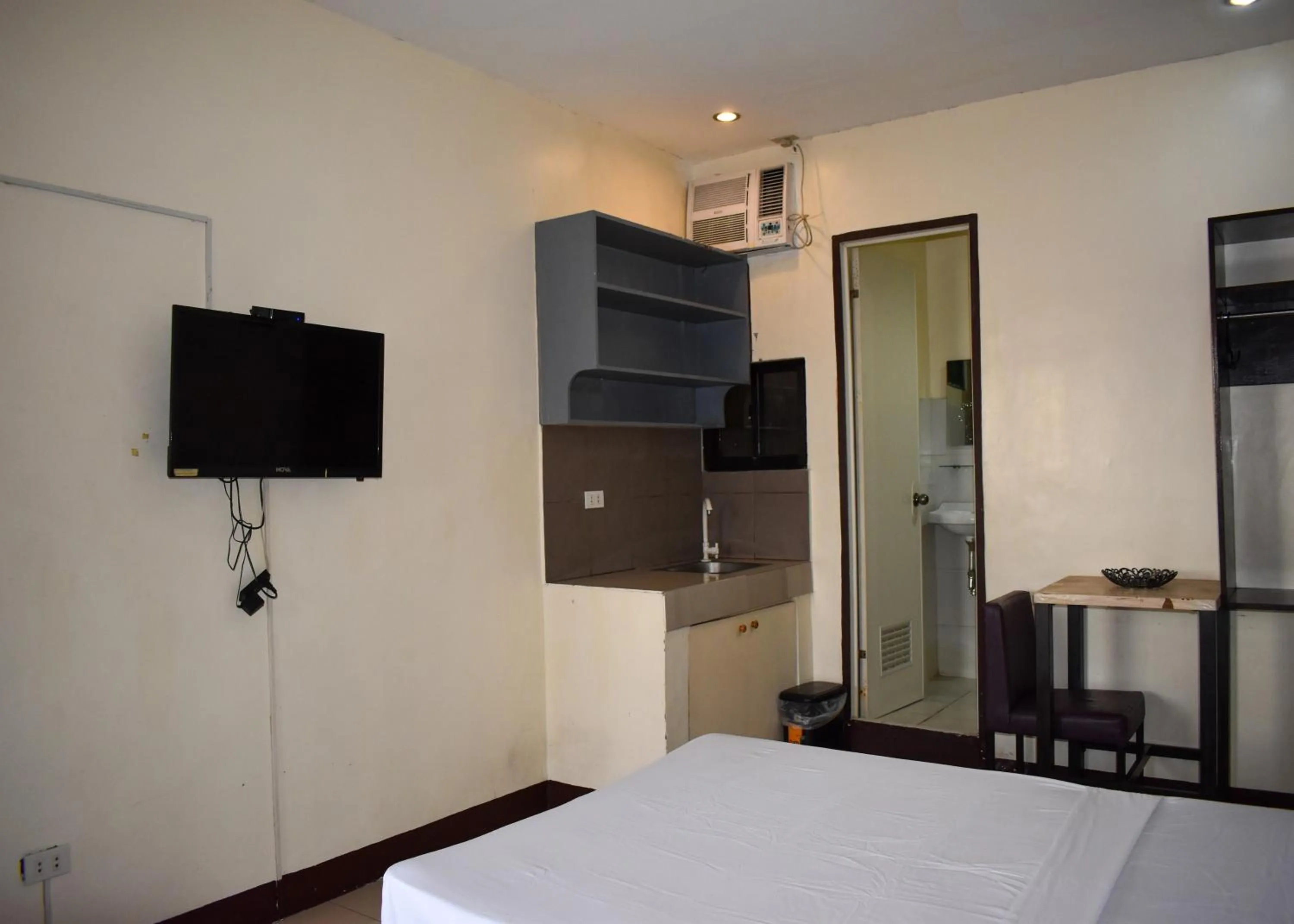 Photo of the whole room, Bed in 1812 VC Lodge