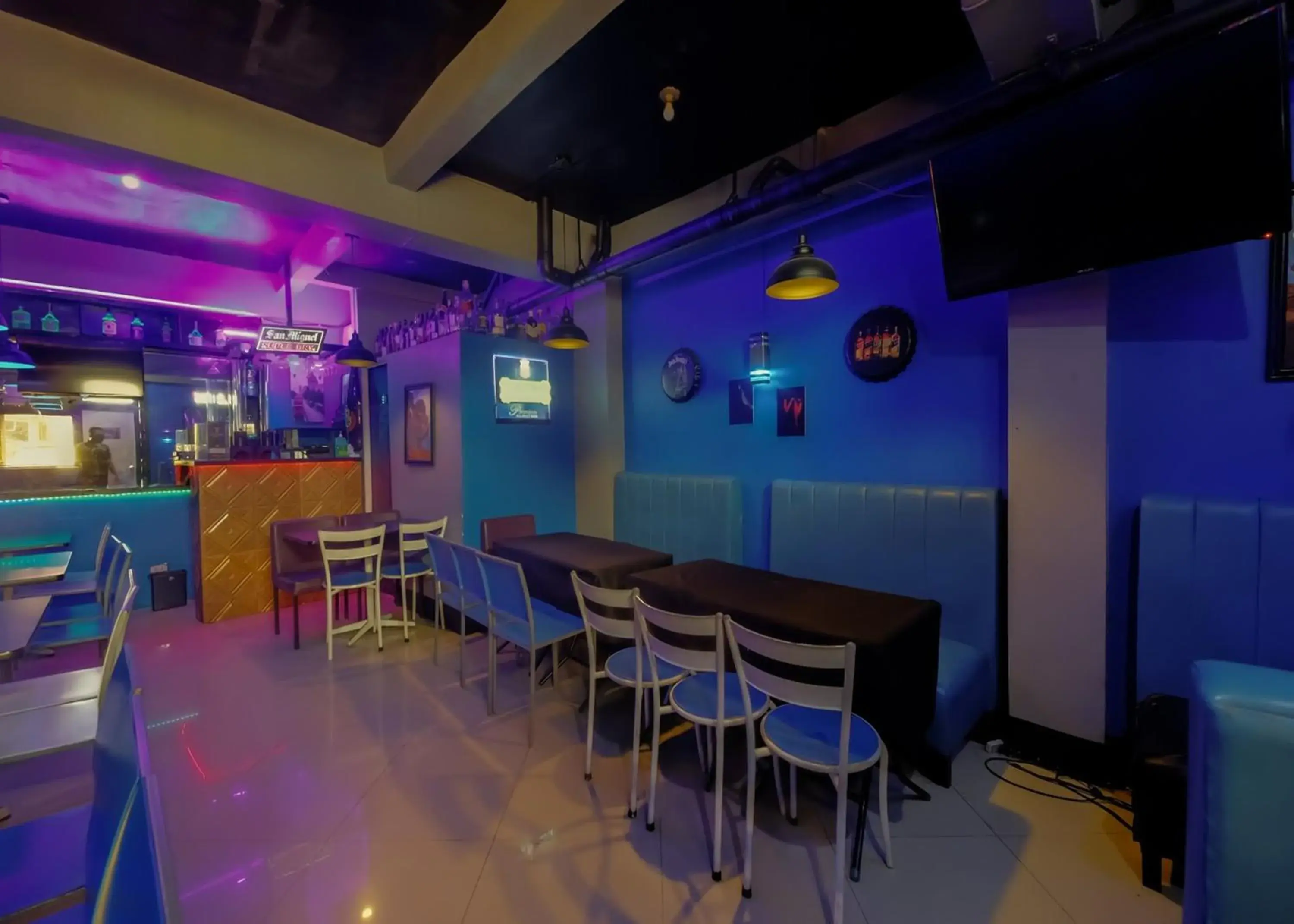 Restaurant/places to eat in 1812 VC Lodge Restaurant/places to eat in 1812 VC Lodge