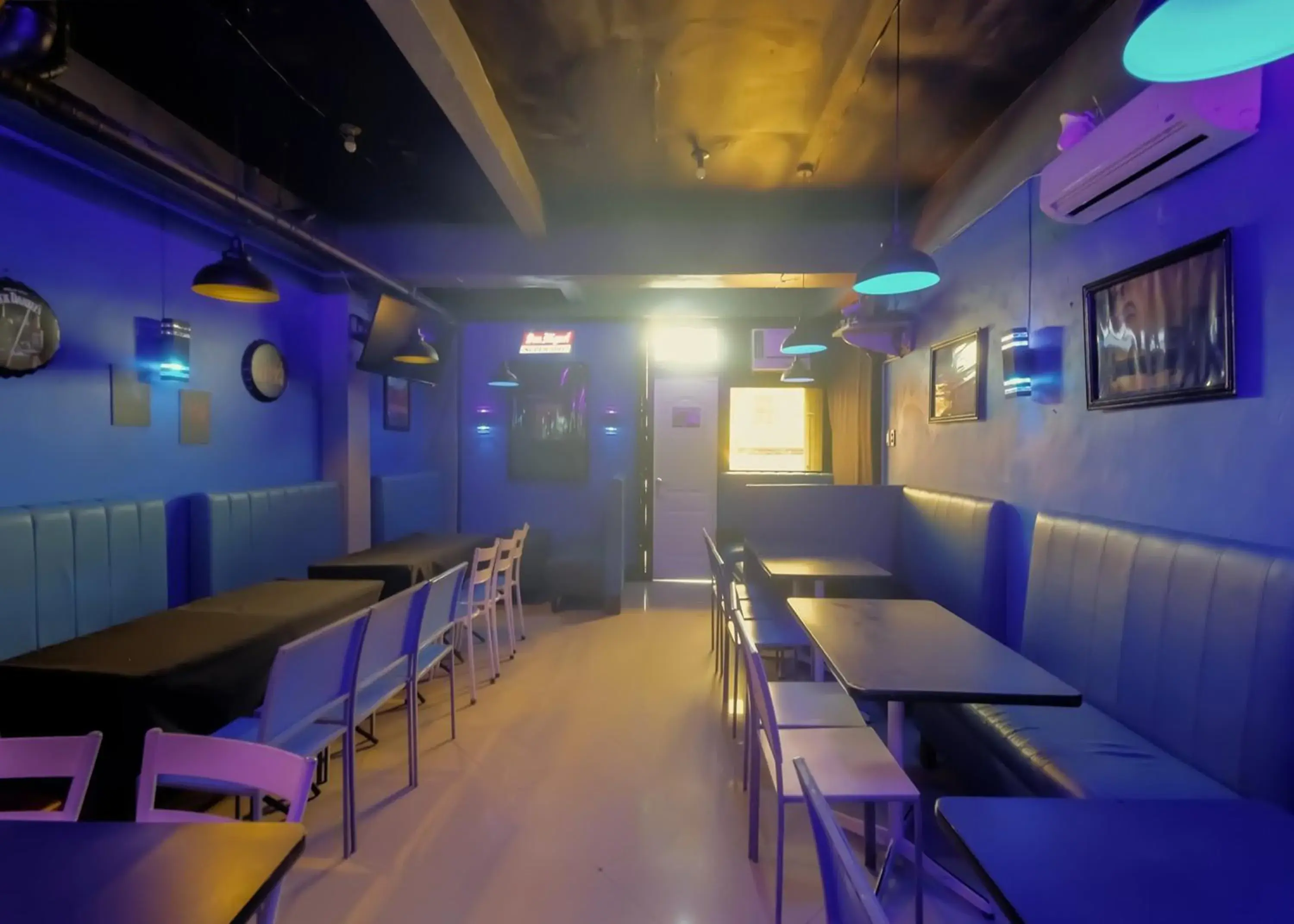 Restaurant/places to eat in 1812 VC Lodge Restaurant/places to eat in 1812 VC Lodge