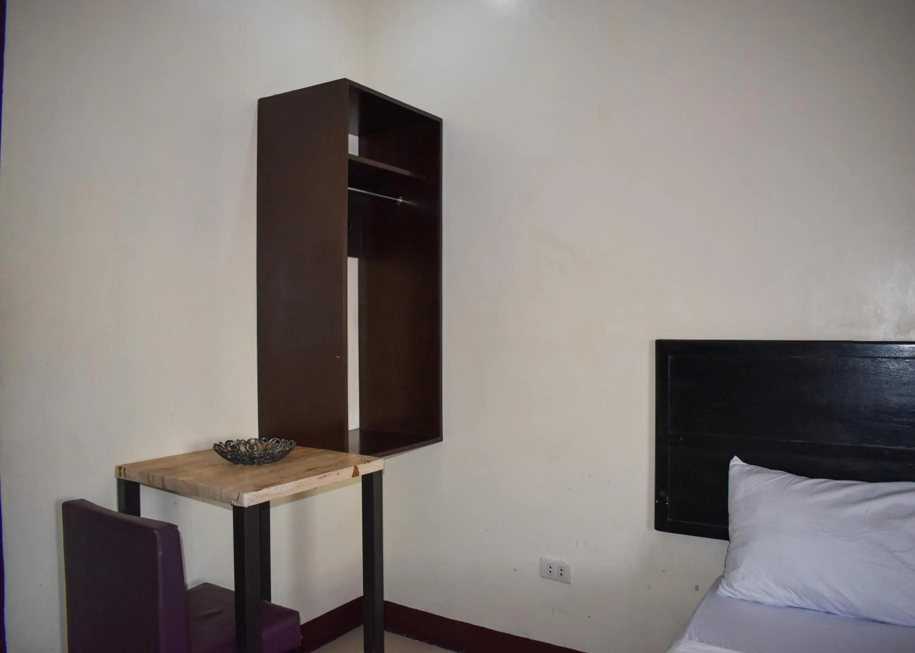 Bedroom, Bed in 1812 VC Lodge