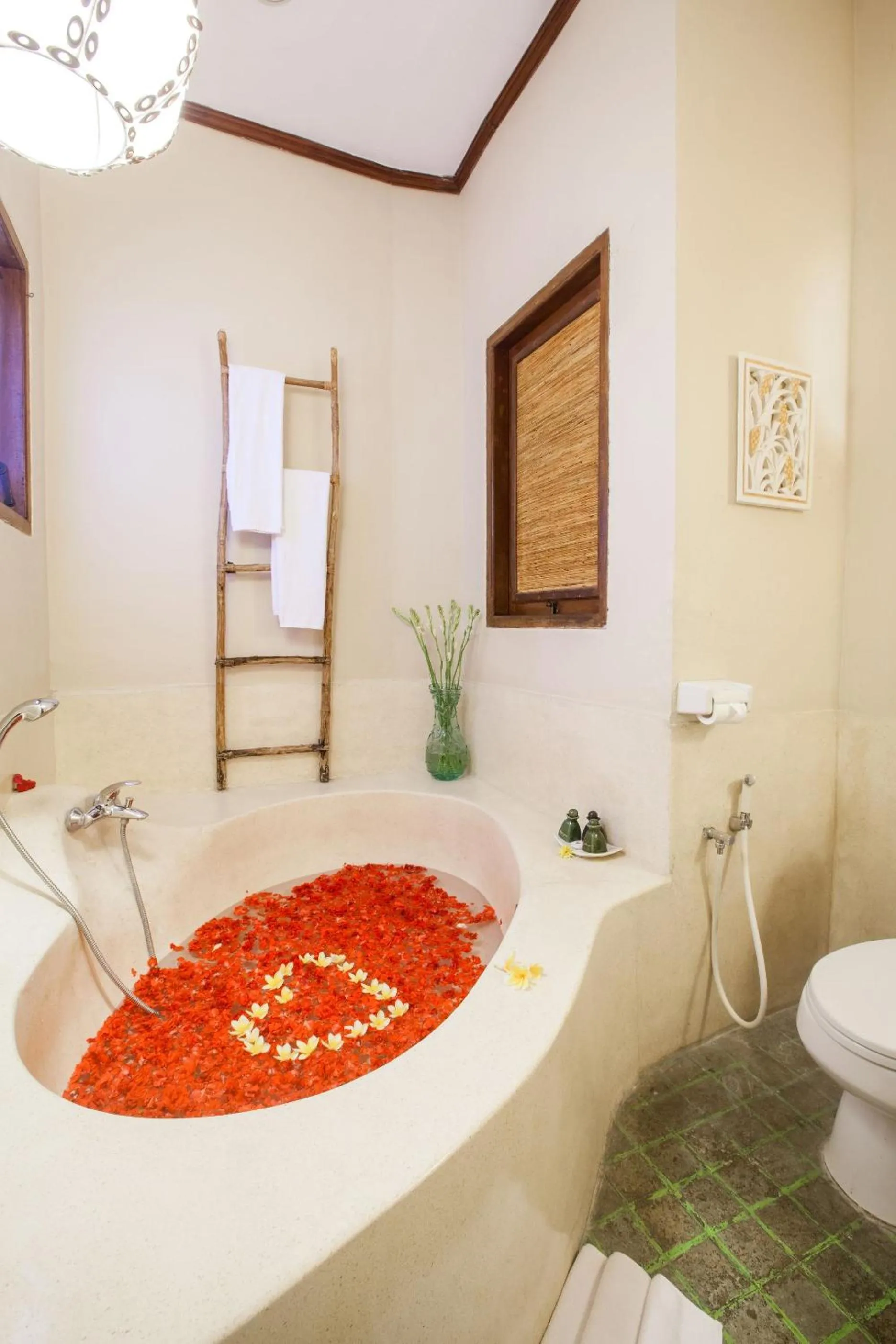 Bathroom in Dwaraloka Retreat Ubud