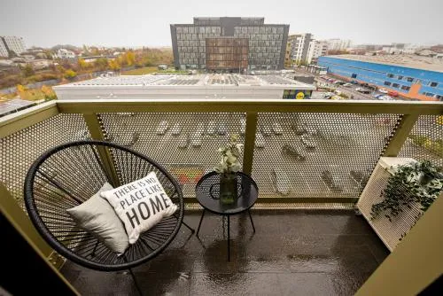 The Geometrist - Stunning 1BR Apt with balcony