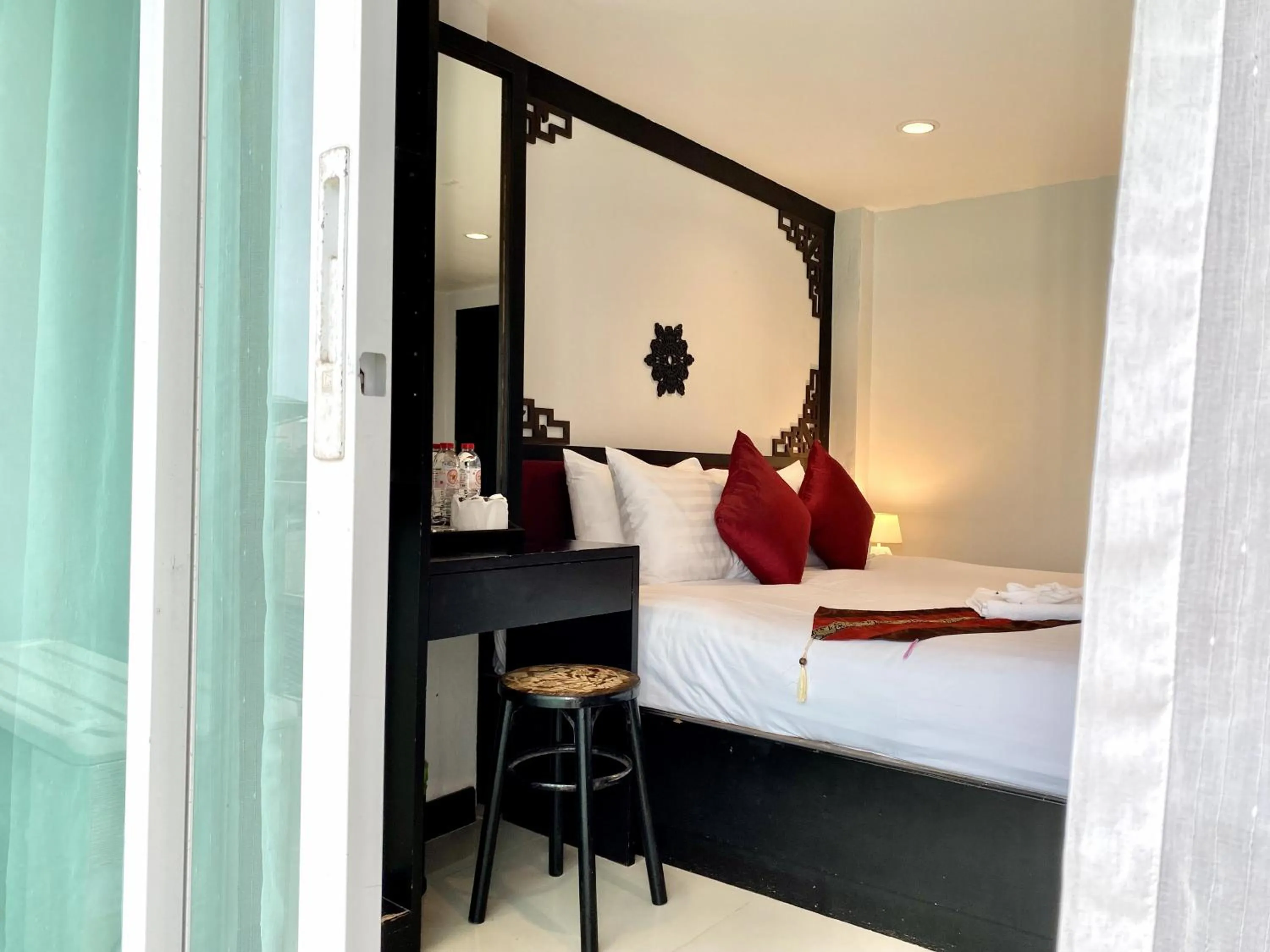 Bed in Sunray Beach Hotel Patong