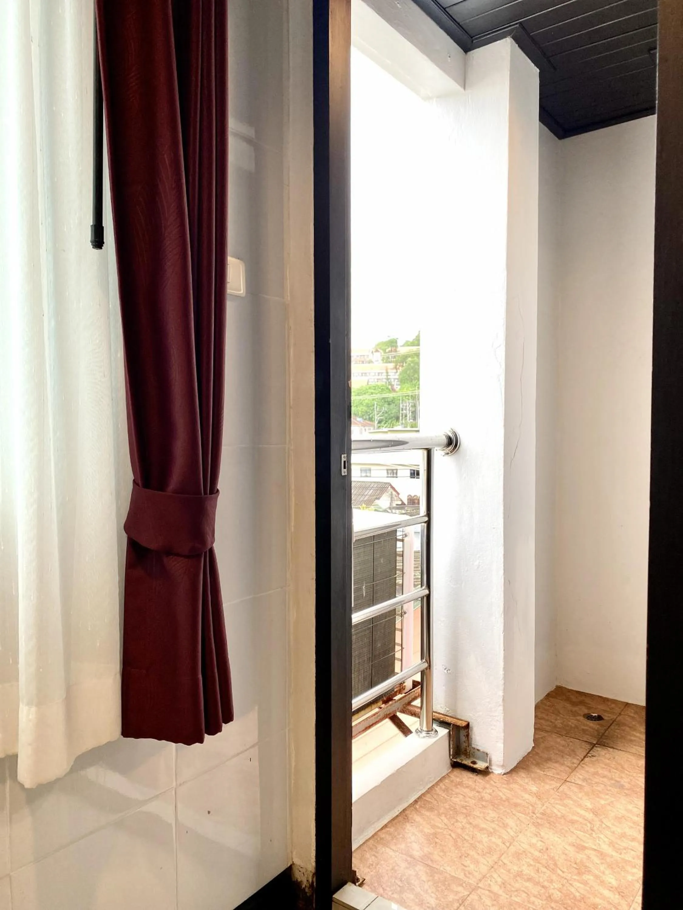 Bedroom, Bed in Sunray Beach Hotel Patong