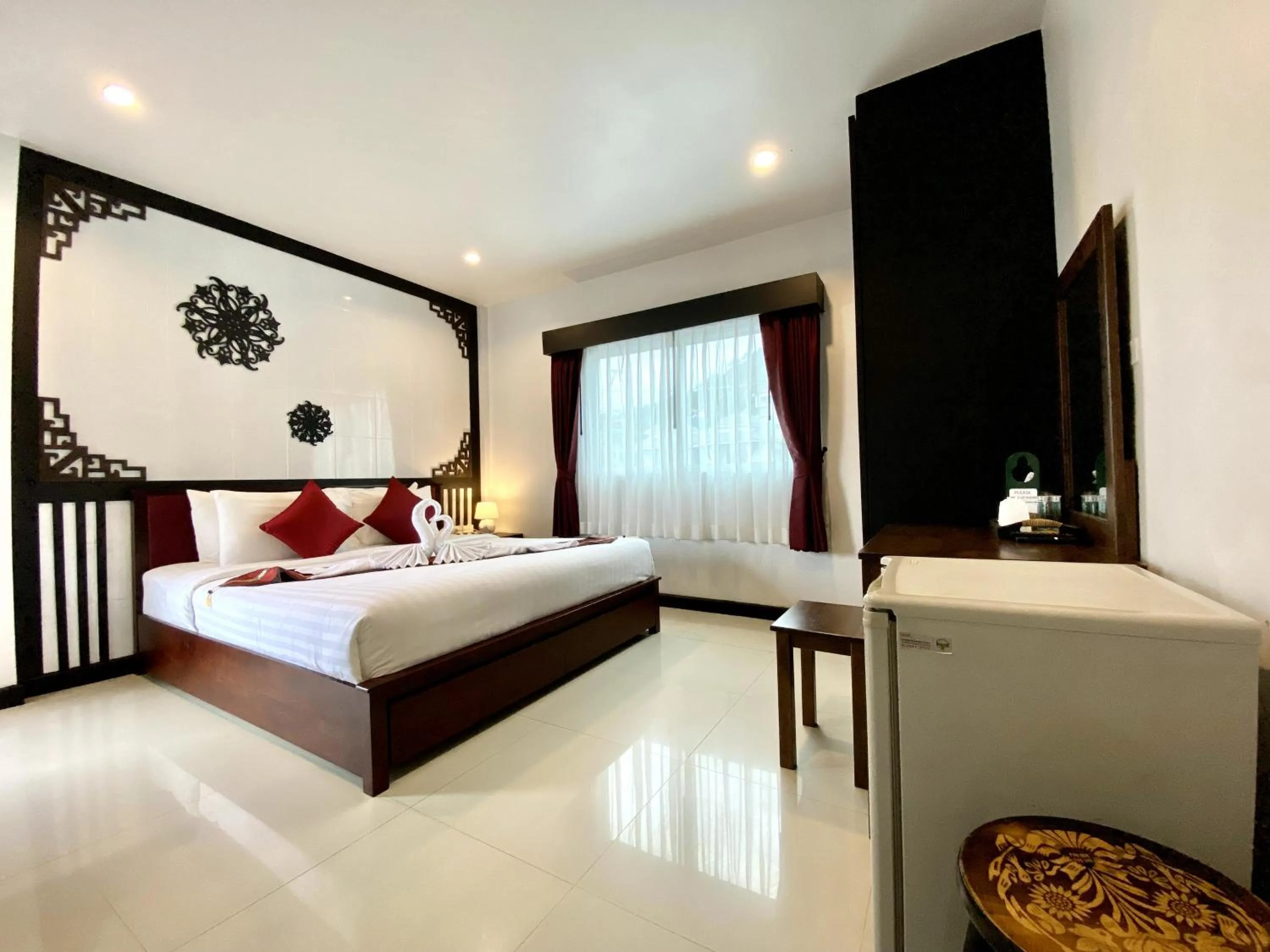 Bed in Sunray Beach Hotel Patong