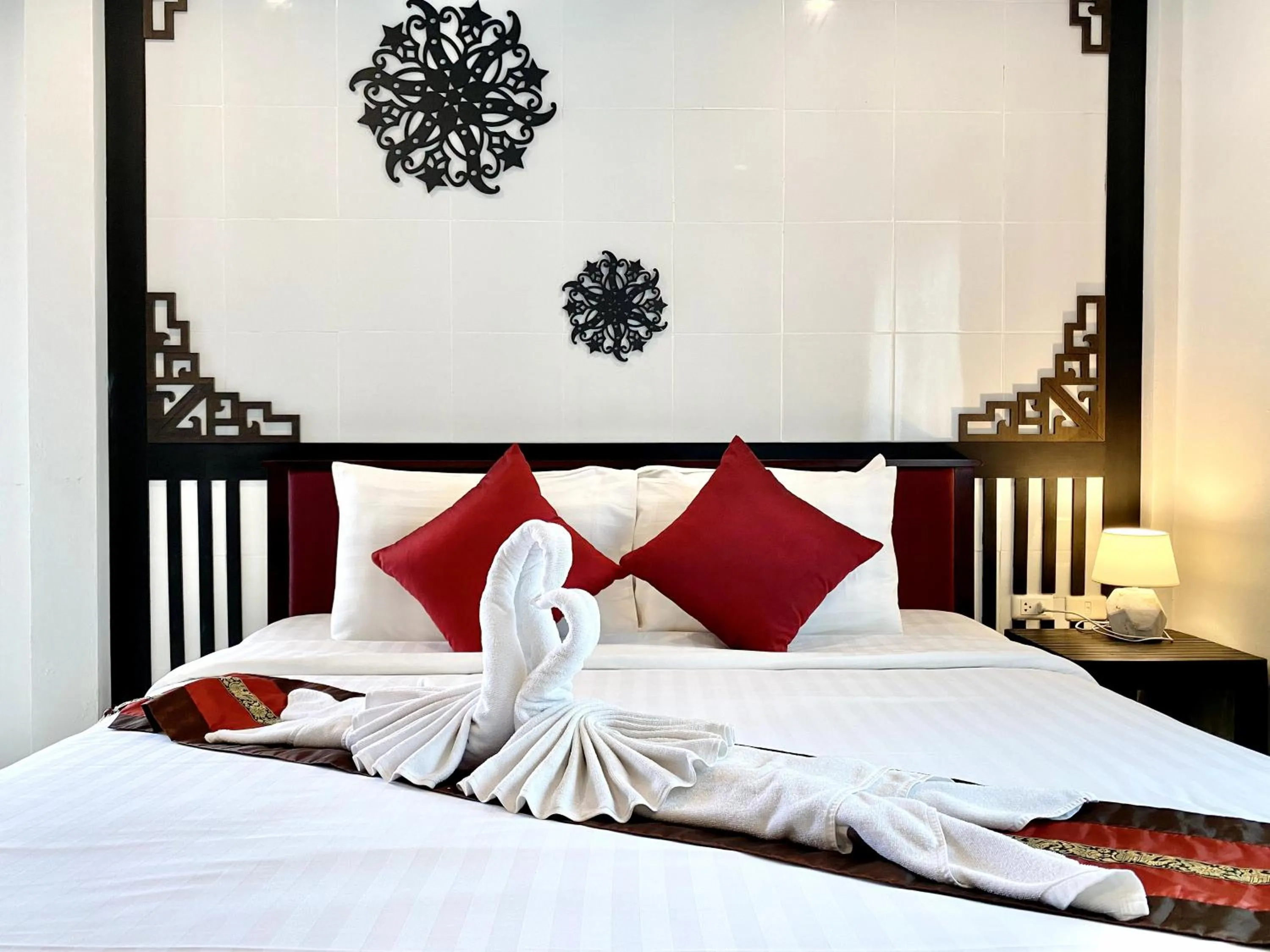 Bedroom, Bed in Sunray Beach Hotel Patong