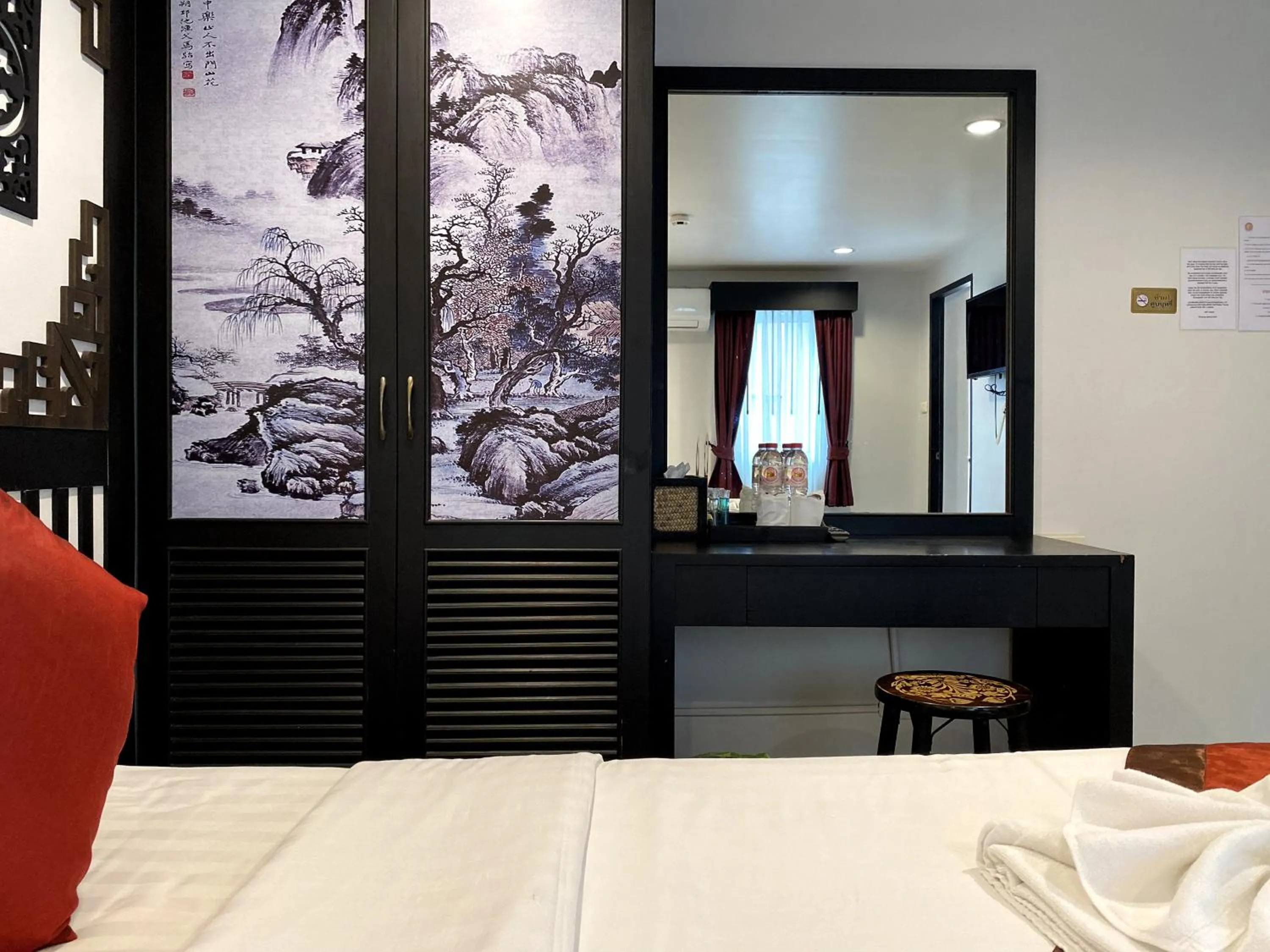 Bedroom, Bed in Sunray Beach Hotel Patong