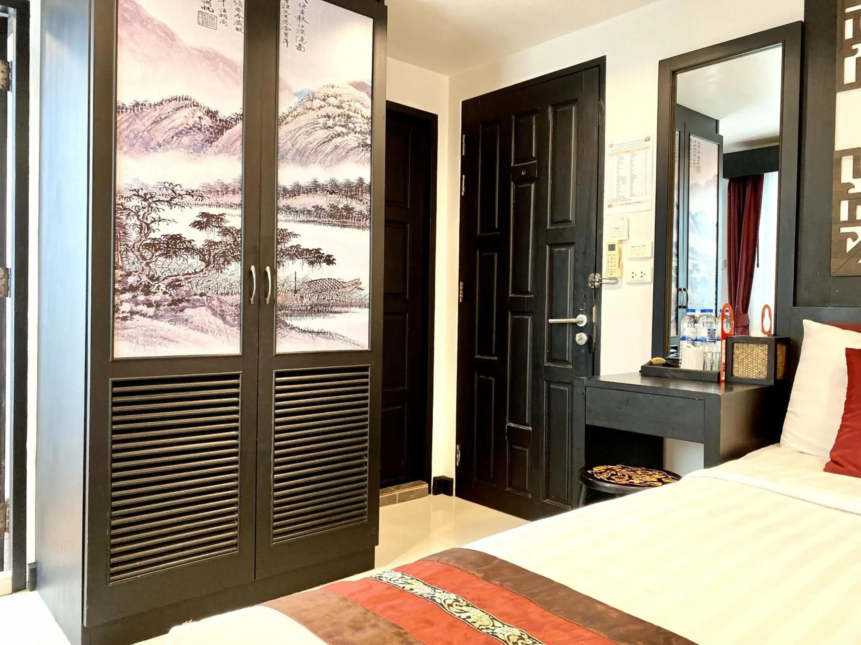 Photo of the whole room, Bed in Sunray Beach Hotel Patong Photo of the whole room, Bed in Sunray Beach Hotel Patong