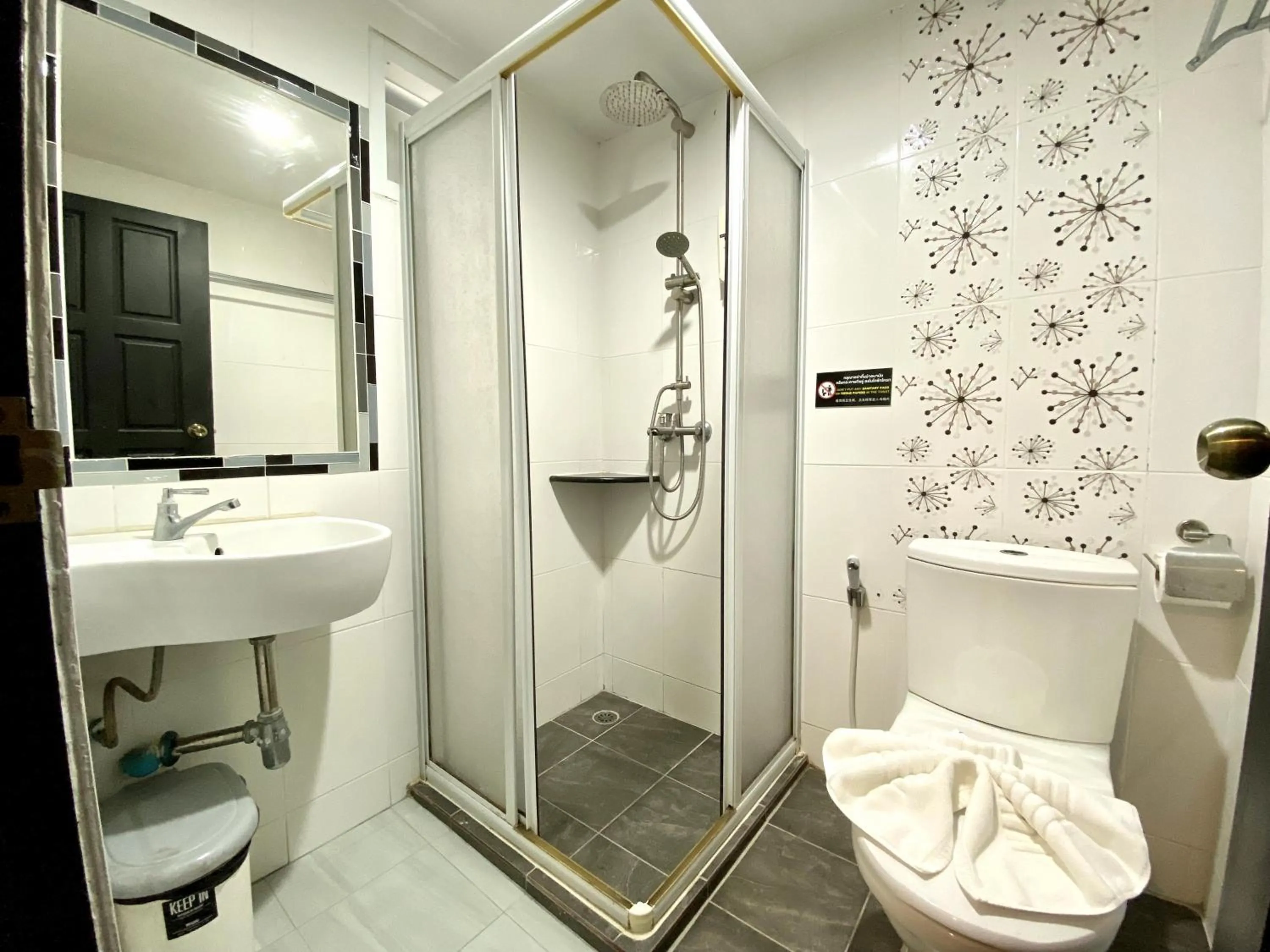 Shower in Sunray Beach Hotel Patong