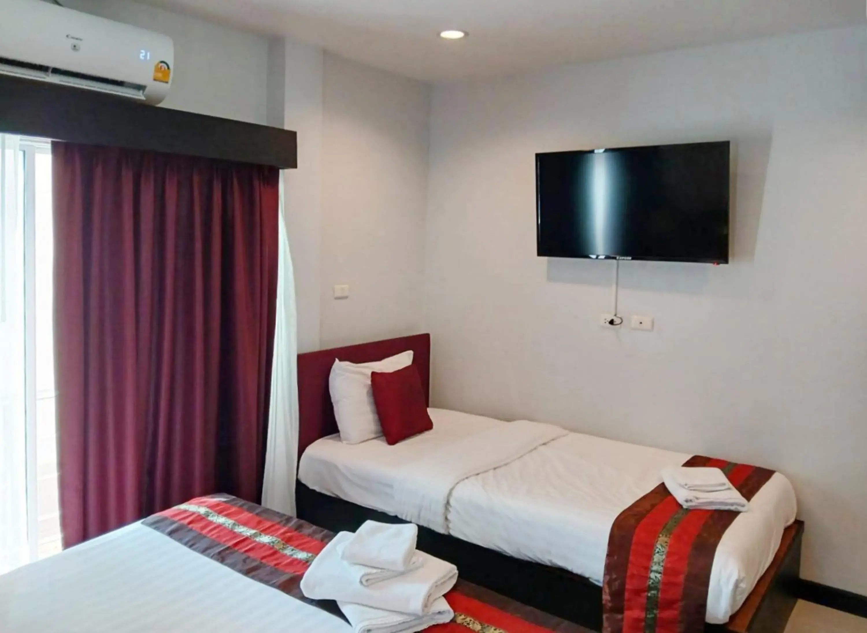 Bedroom, Bed in Sunray Beach Hotel Patong Bedroom, Bed in Sunray Beach Hotel Patong