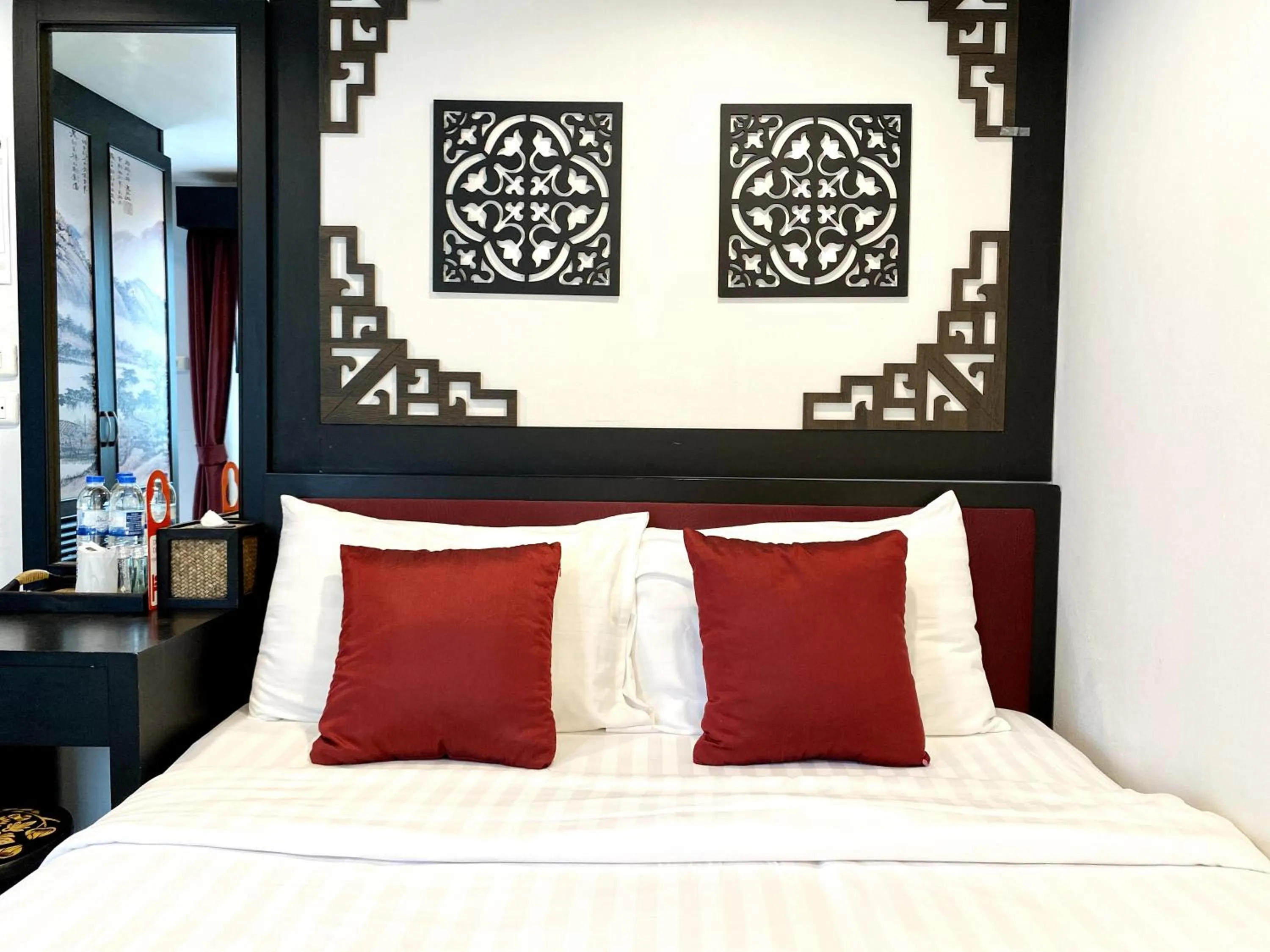 Bed in Sunray Beach Hotel Patong