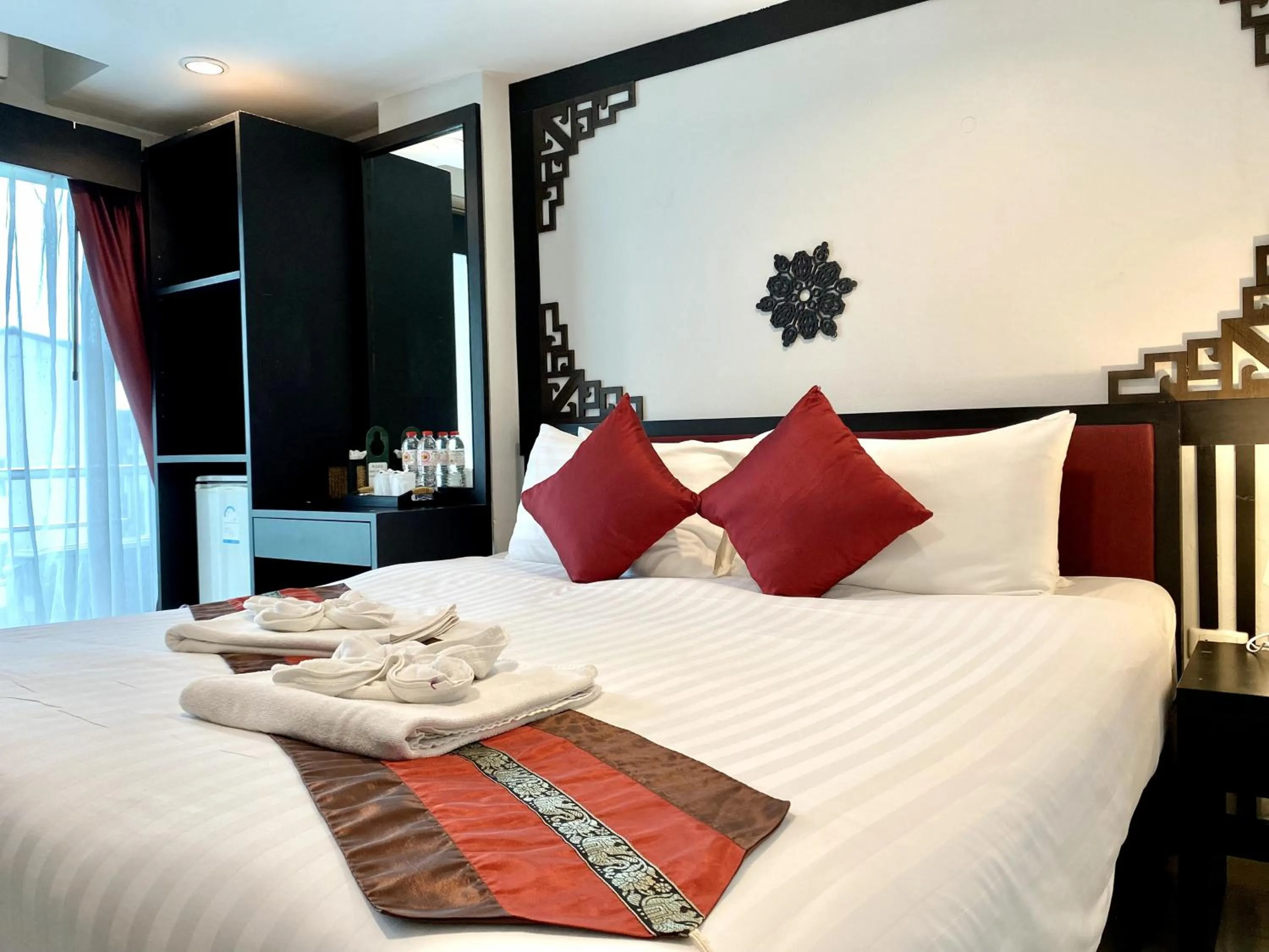 Bed in Sunray Beach Hotel Patong