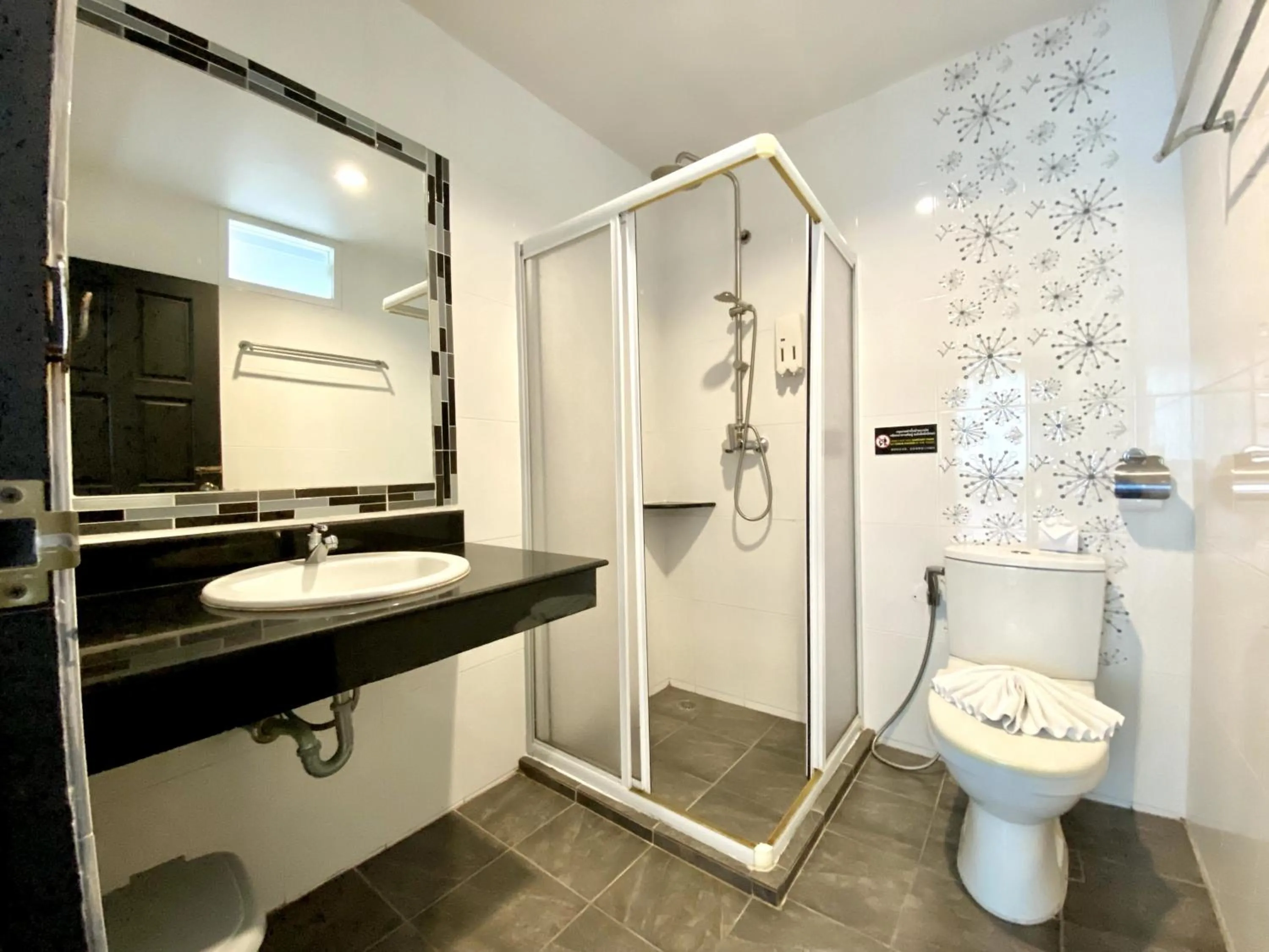 Shower in Sunray Beach Hotel Patong