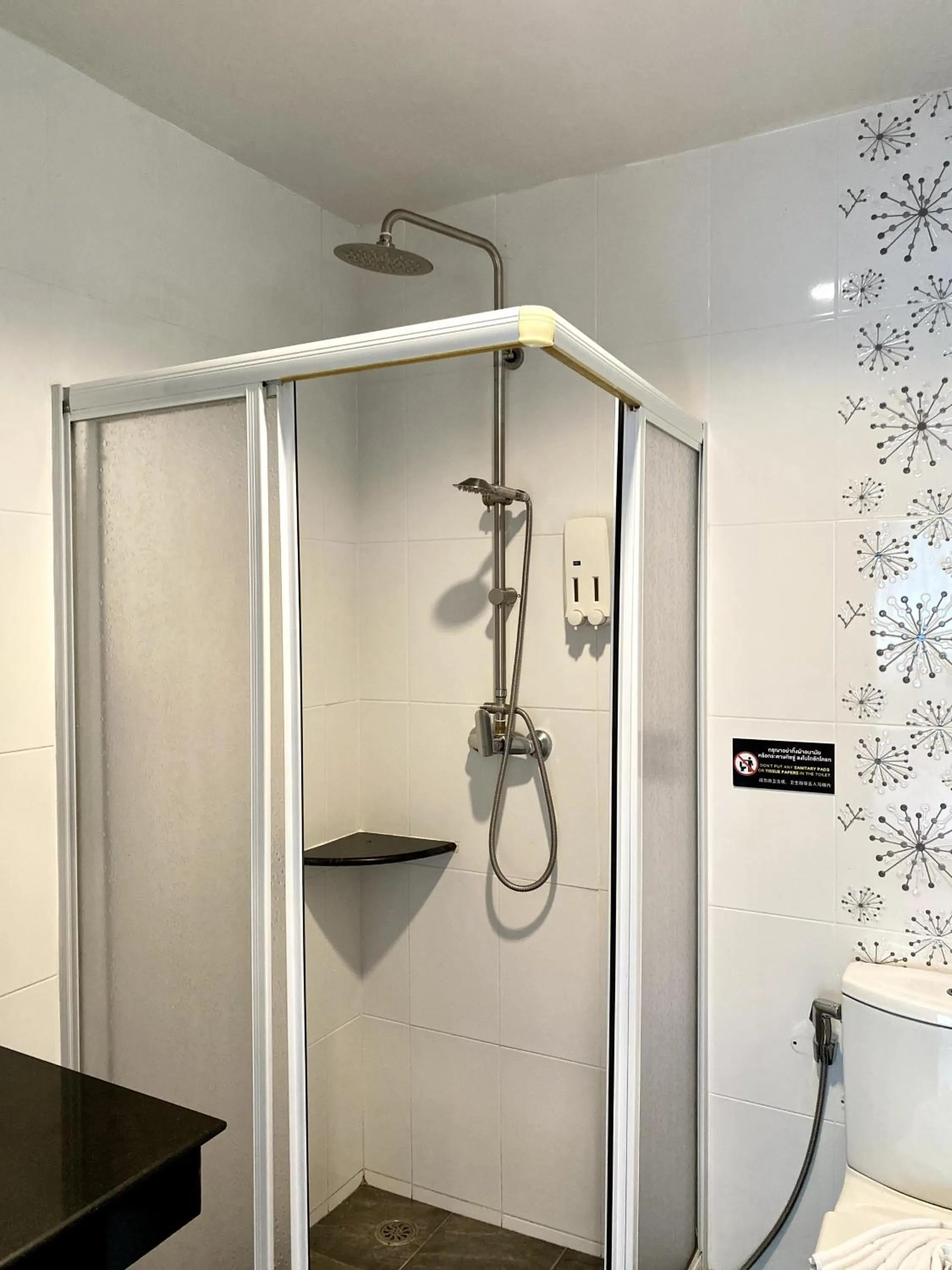 Shower in Sunray Beach Hotel Patong