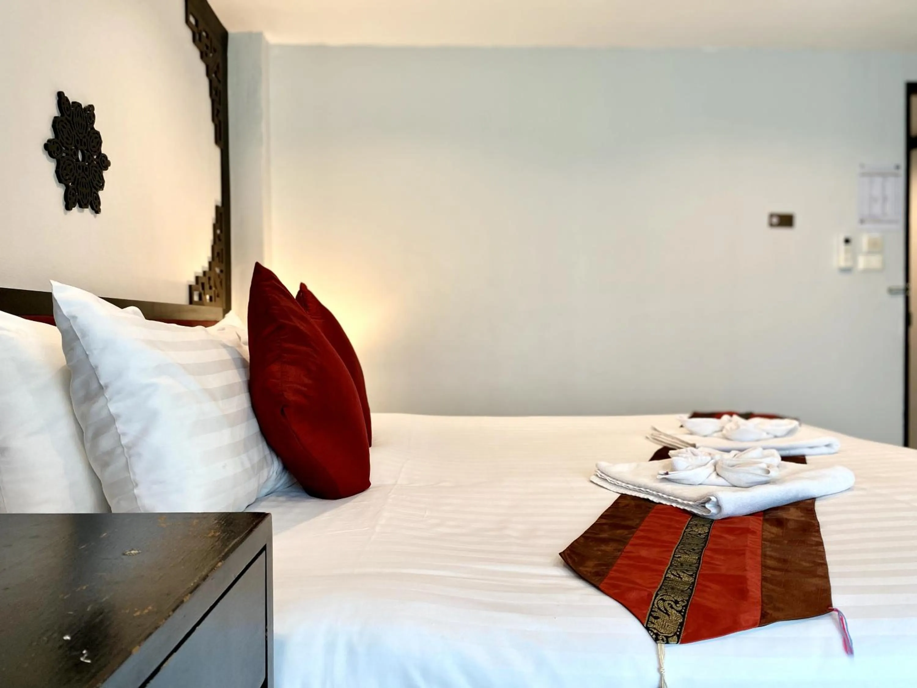 Bed in Sunray Beach Hotel Patong