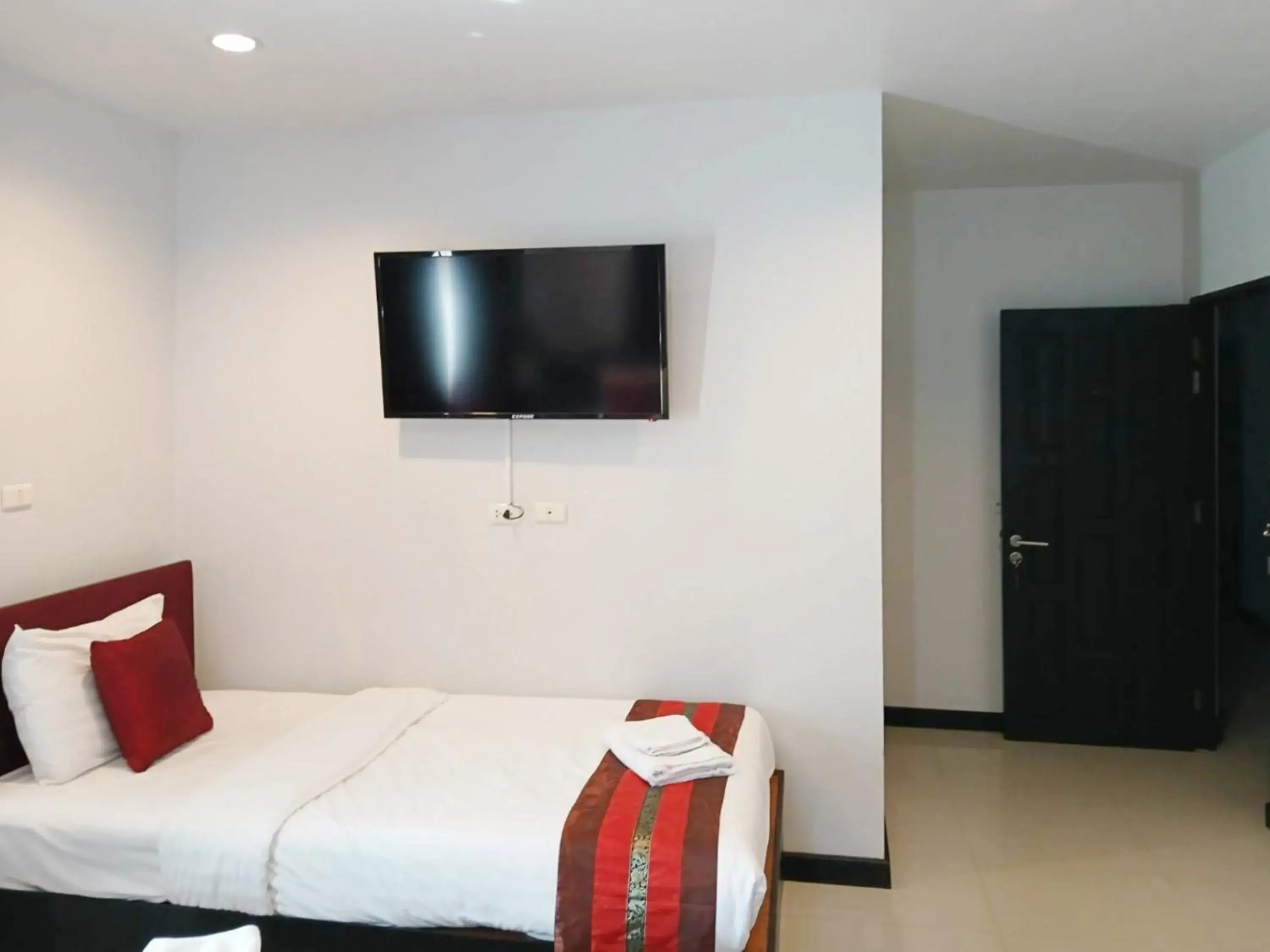 Bed in Sunray Beach Hotel Patong Bed in Sunray Beach Hotel Patong