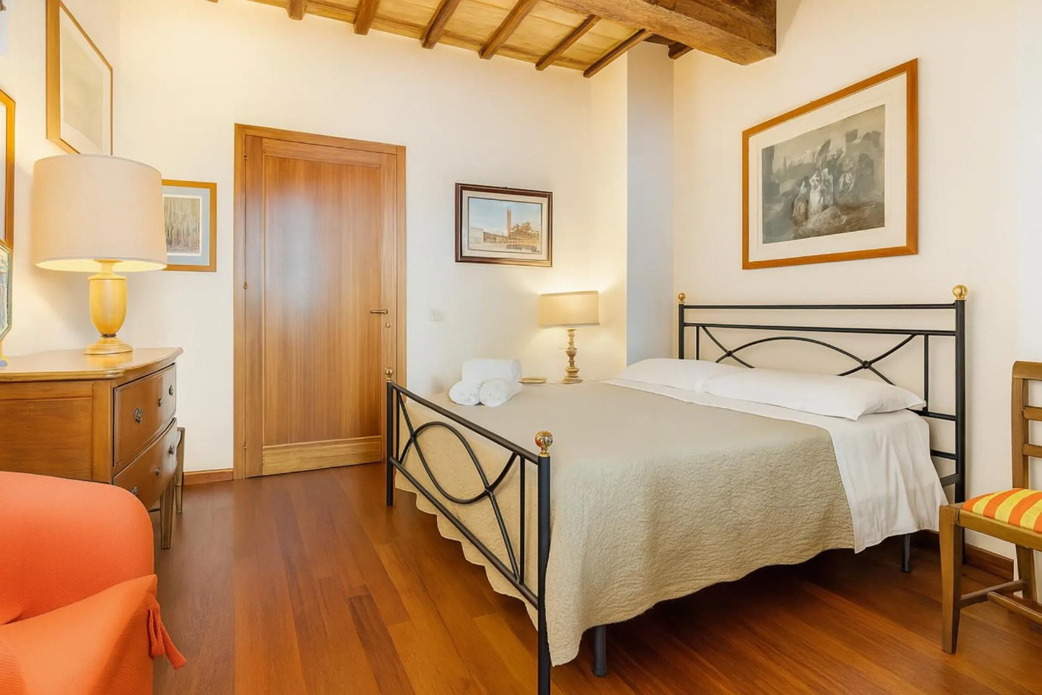Bed in The Balcony Suite - Piazza del Campo