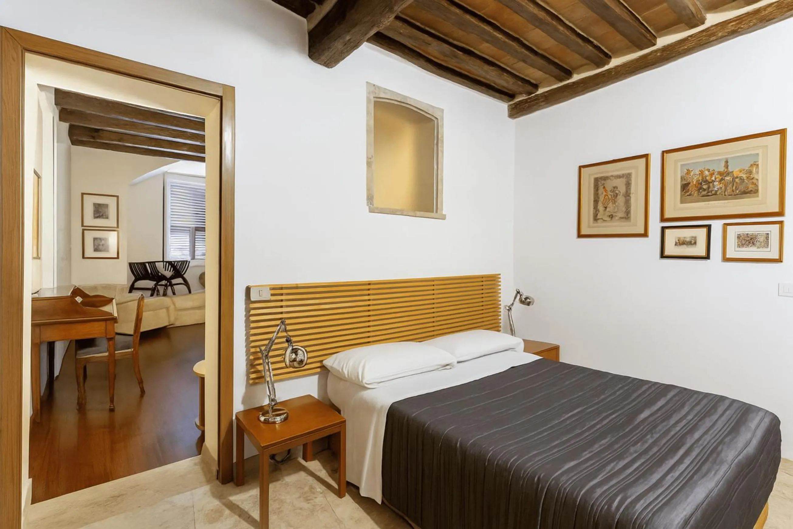 Bed in The Balcony Suite - Piazza del Campo