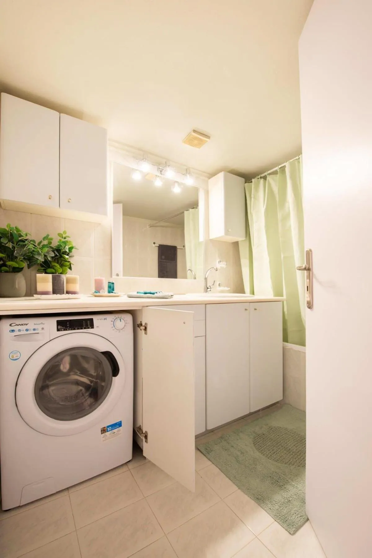 washing machine in Dolce Favola Nomad Casa - Kalamata's City Getaway
