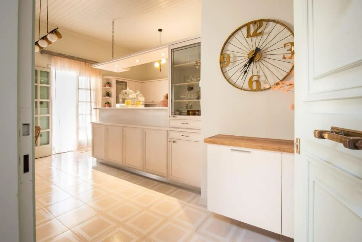 Kitchen or kitchenette in Dolce Favola Nomad Casa - Kalamata's City Getaway
