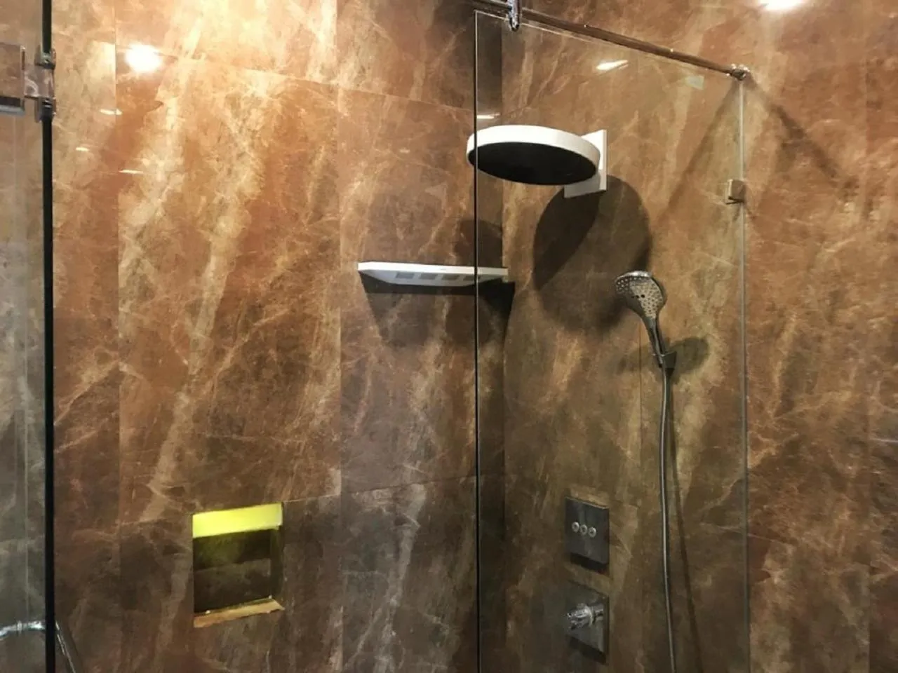 Shower in GRHA AWEN SLEMAN