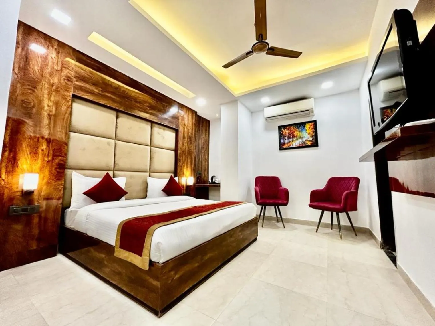 Superior Double Room in Hotel Cosmo - Karol Bagh