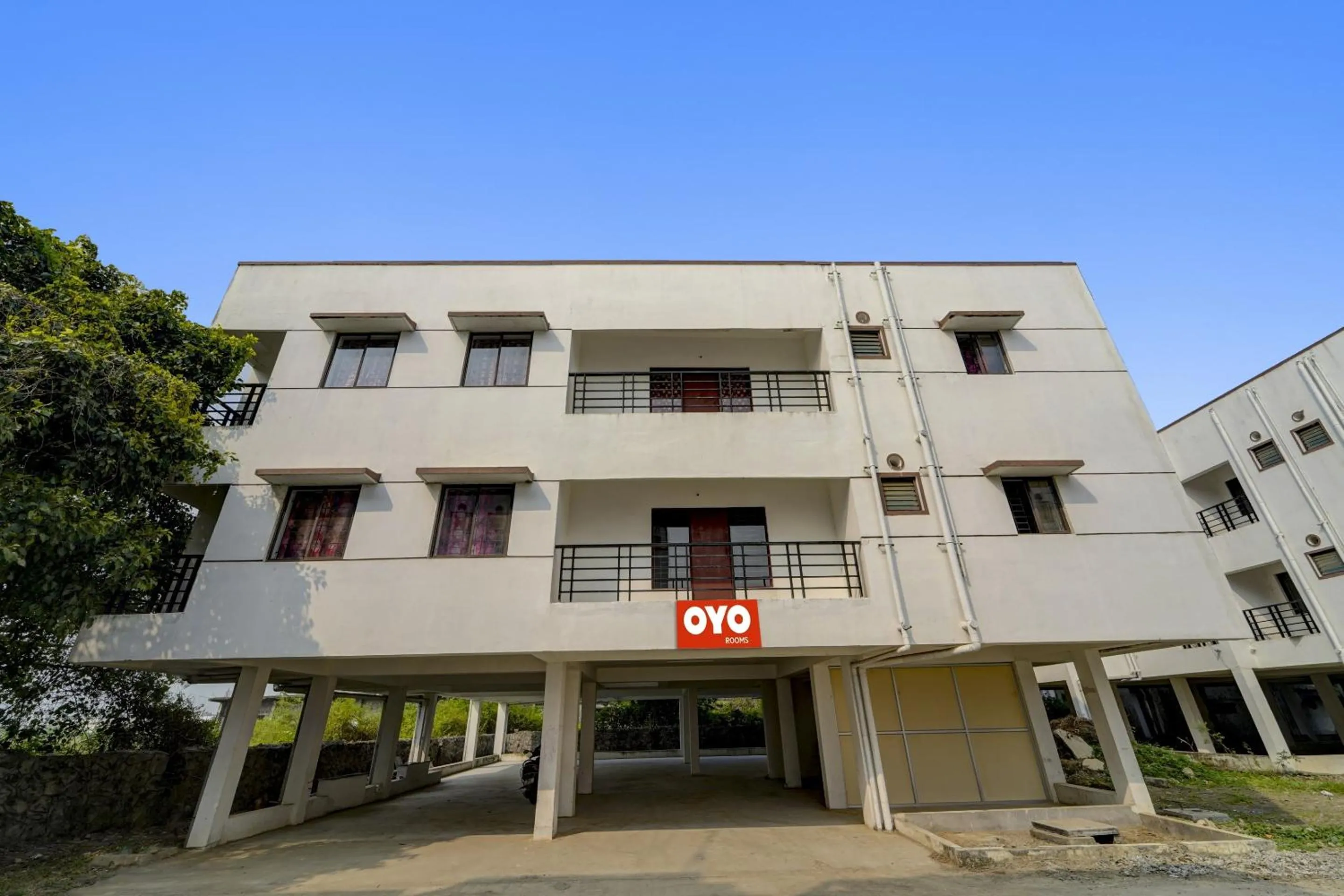 Facade/entrance in Hotel O J2 Service Appartment