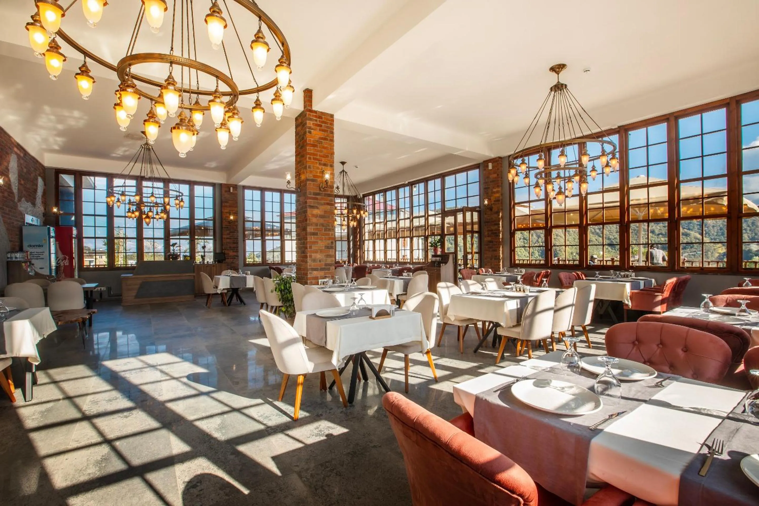 Restaurant/places to eat in Zanike hotel