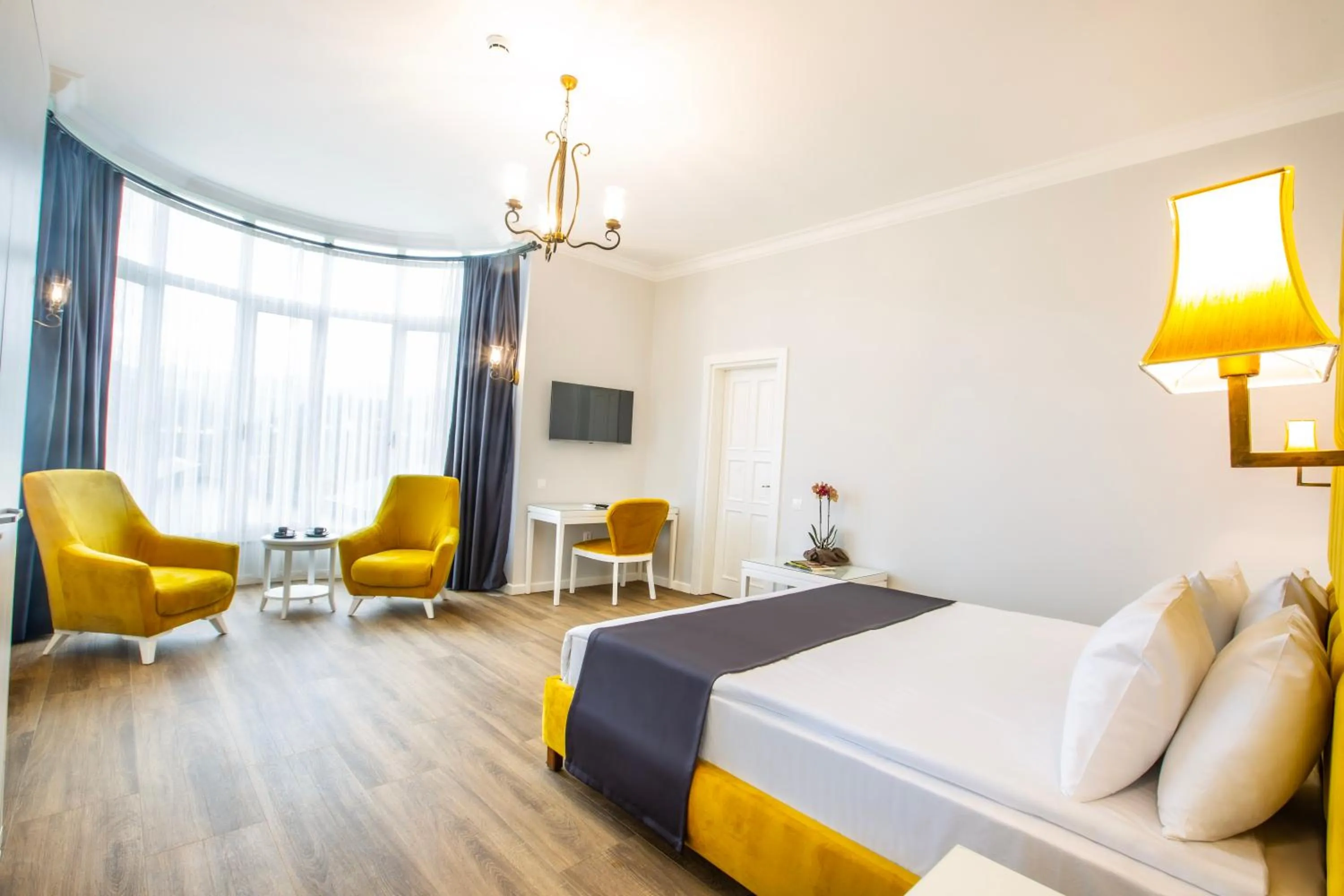 Seating area, Bed in Zanike hotel