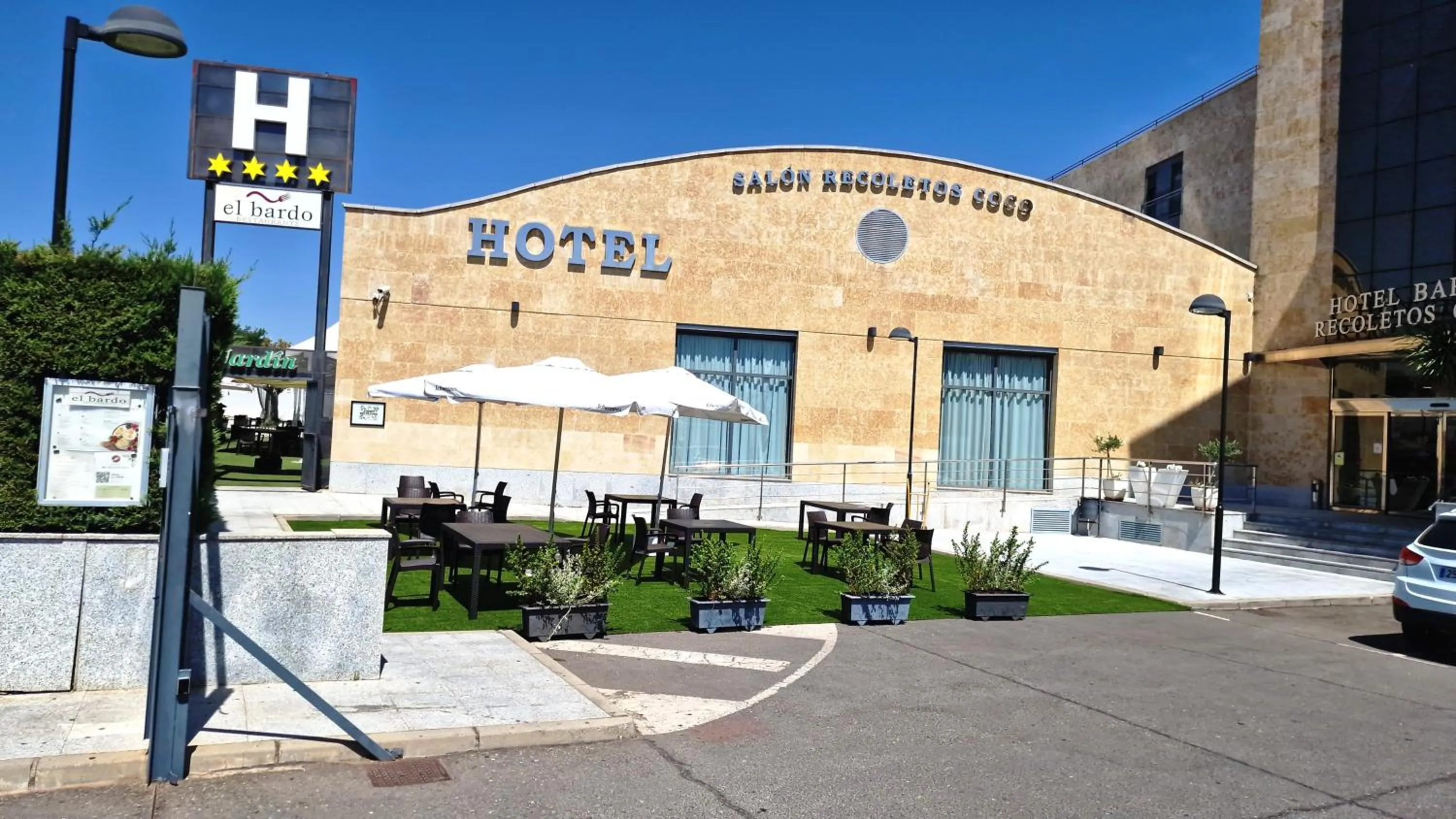 Restaurant/places to eat in Hotel Bardo Recoletos Coco