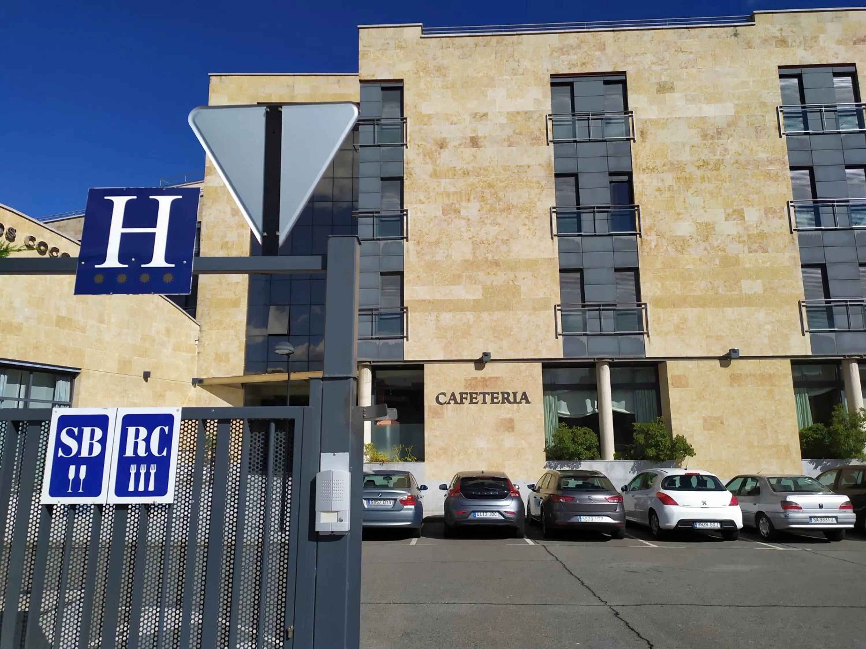 Property building in Hotel Bardo Recoletos Coco