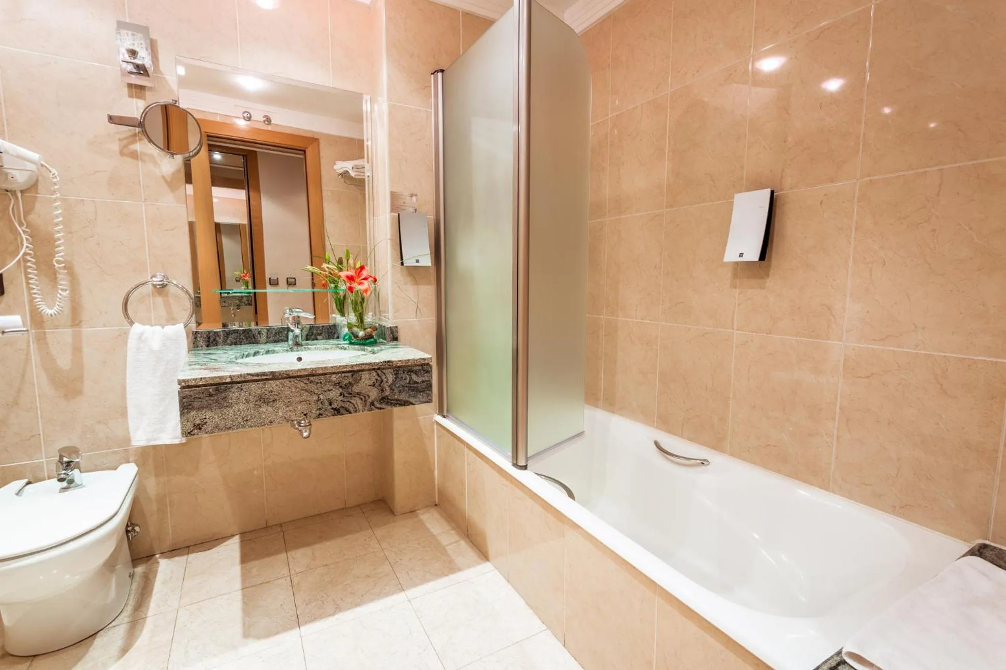 Bathroom in Hotel Bardo Recoletos Coco