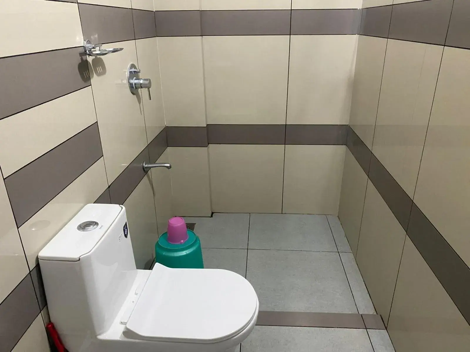 Toilet in HOLLYWOOD Rooms Toilet in HOLLYWOOD Rooms